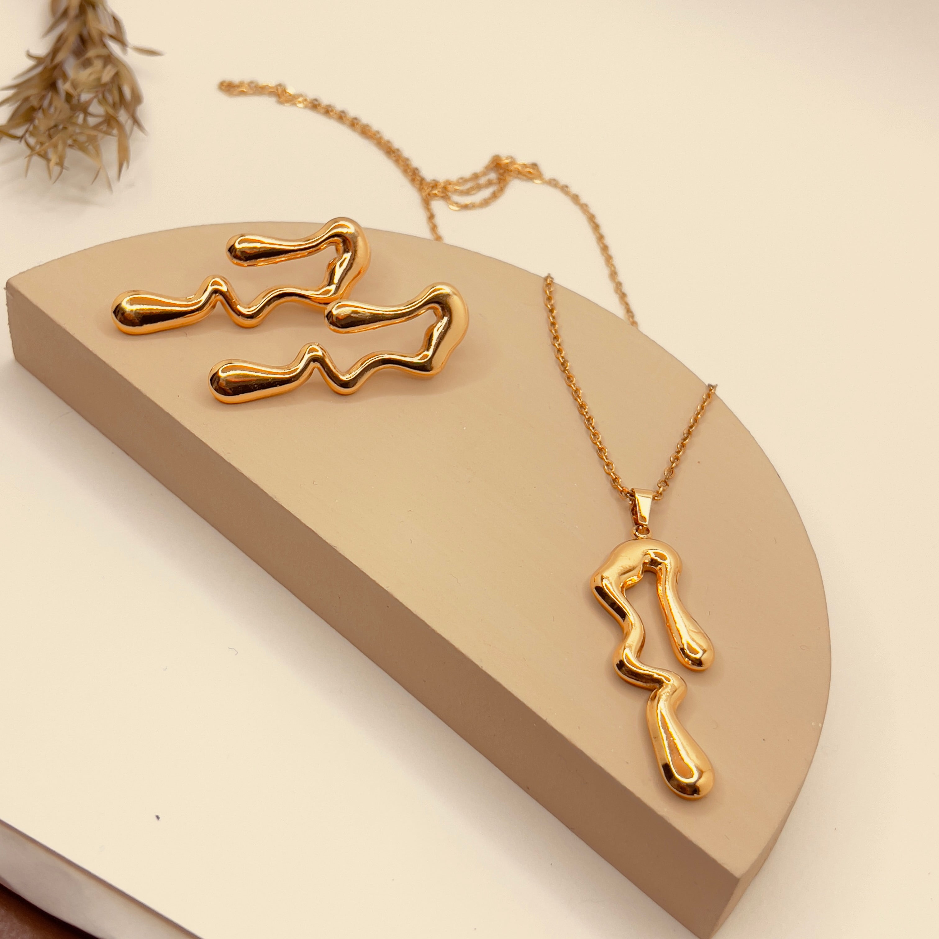 Retro Geometric Heart Shape Set