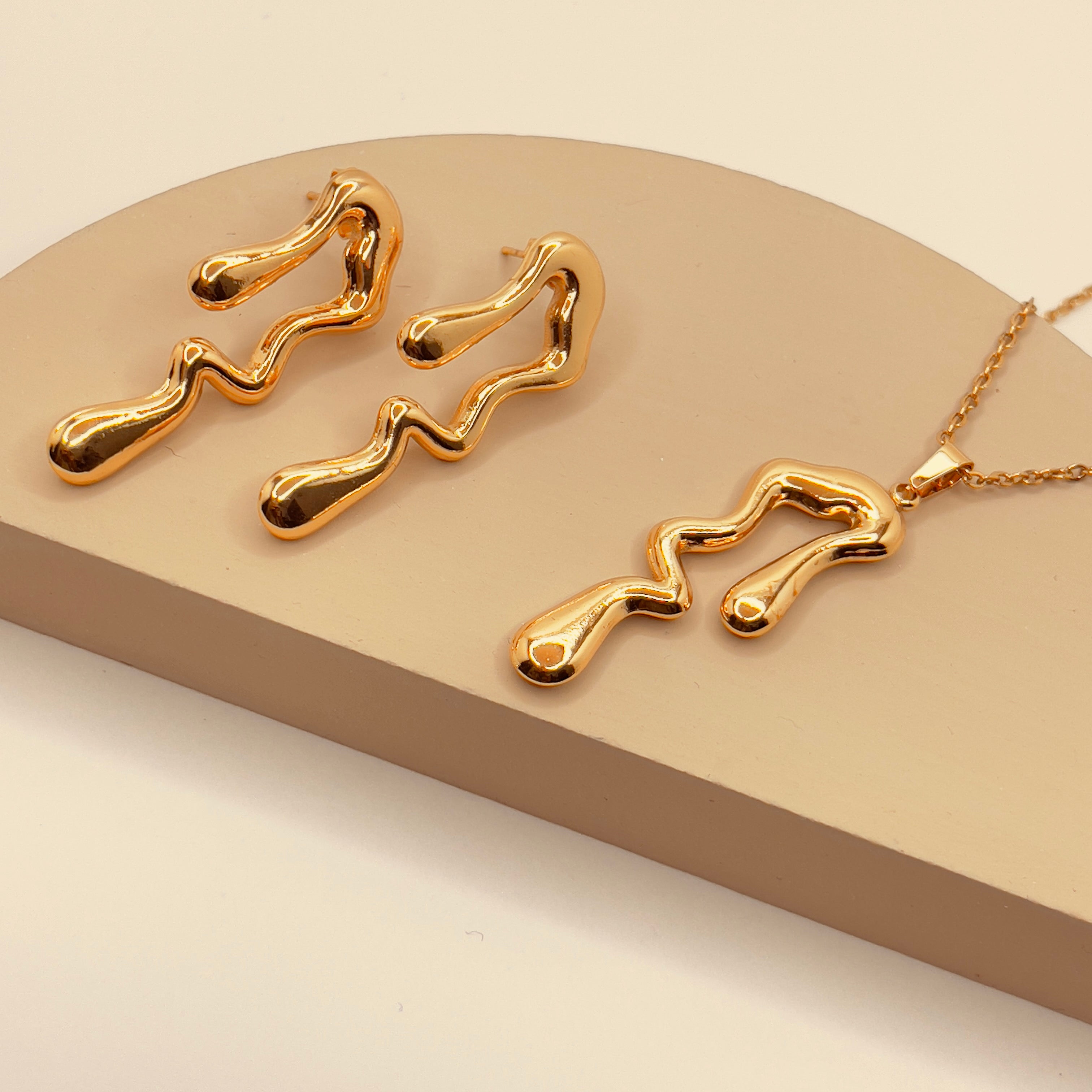 Retro Geometric Heart Shape Set