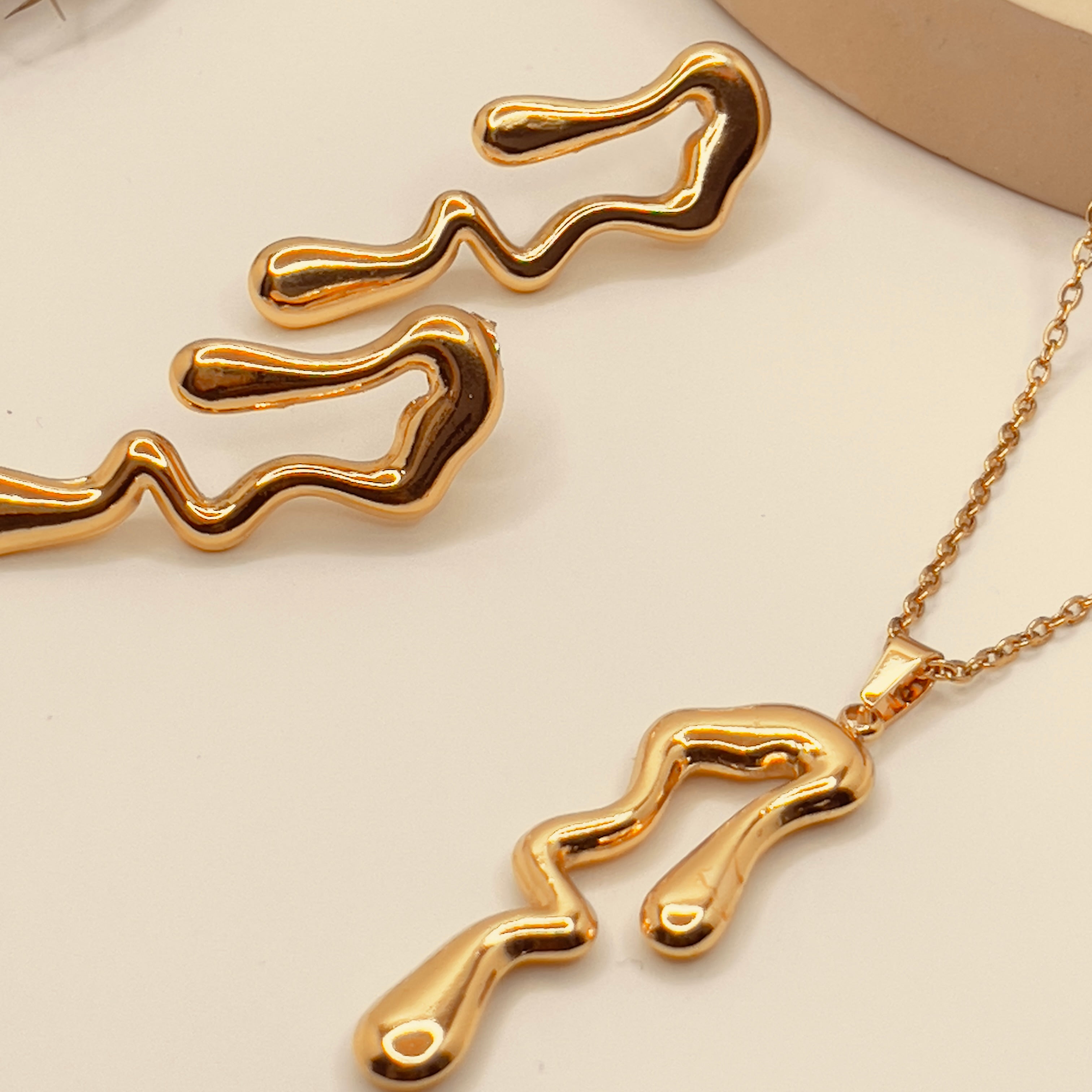 Retro Geometric Heart Shape Set