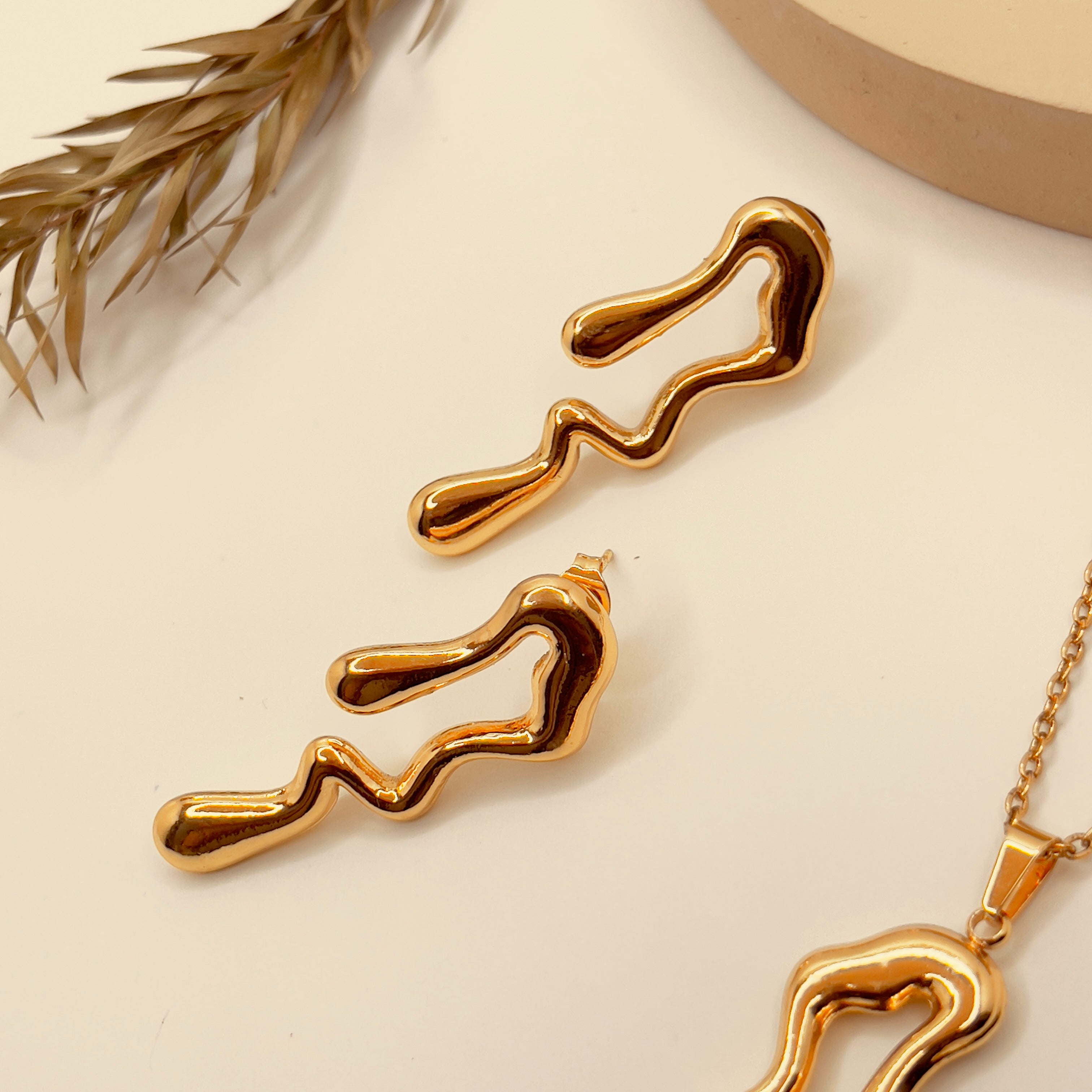 Retro Geometric Heart Shape Set