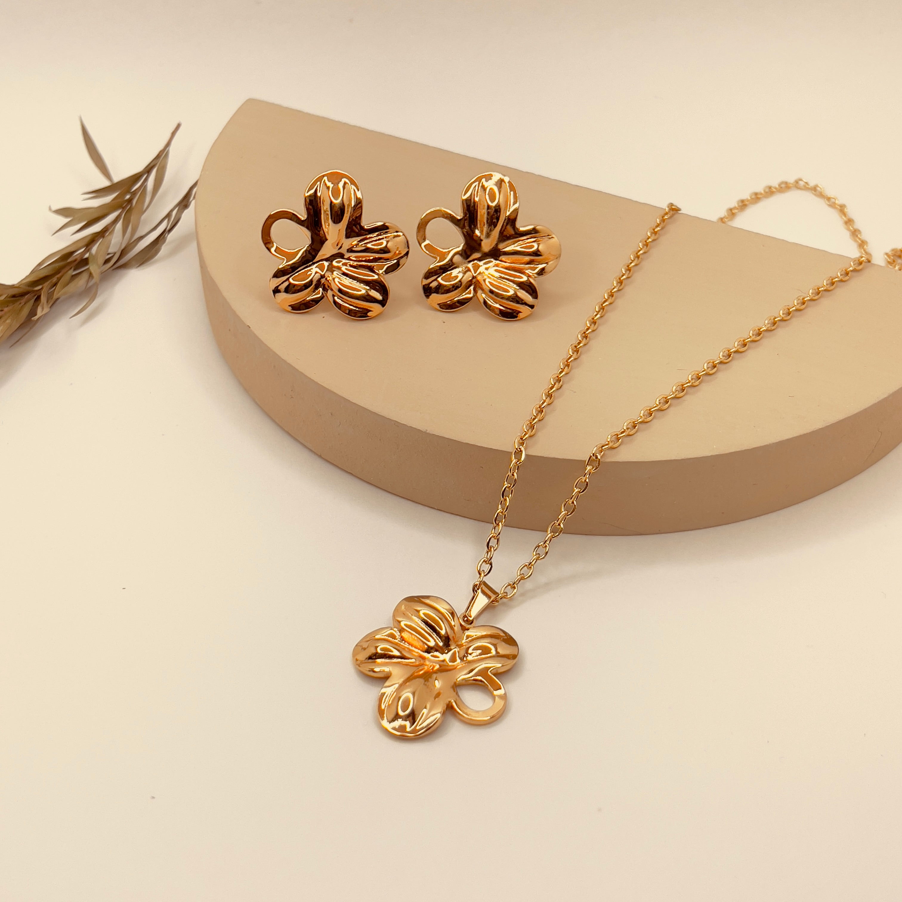 Flower Necklace Set