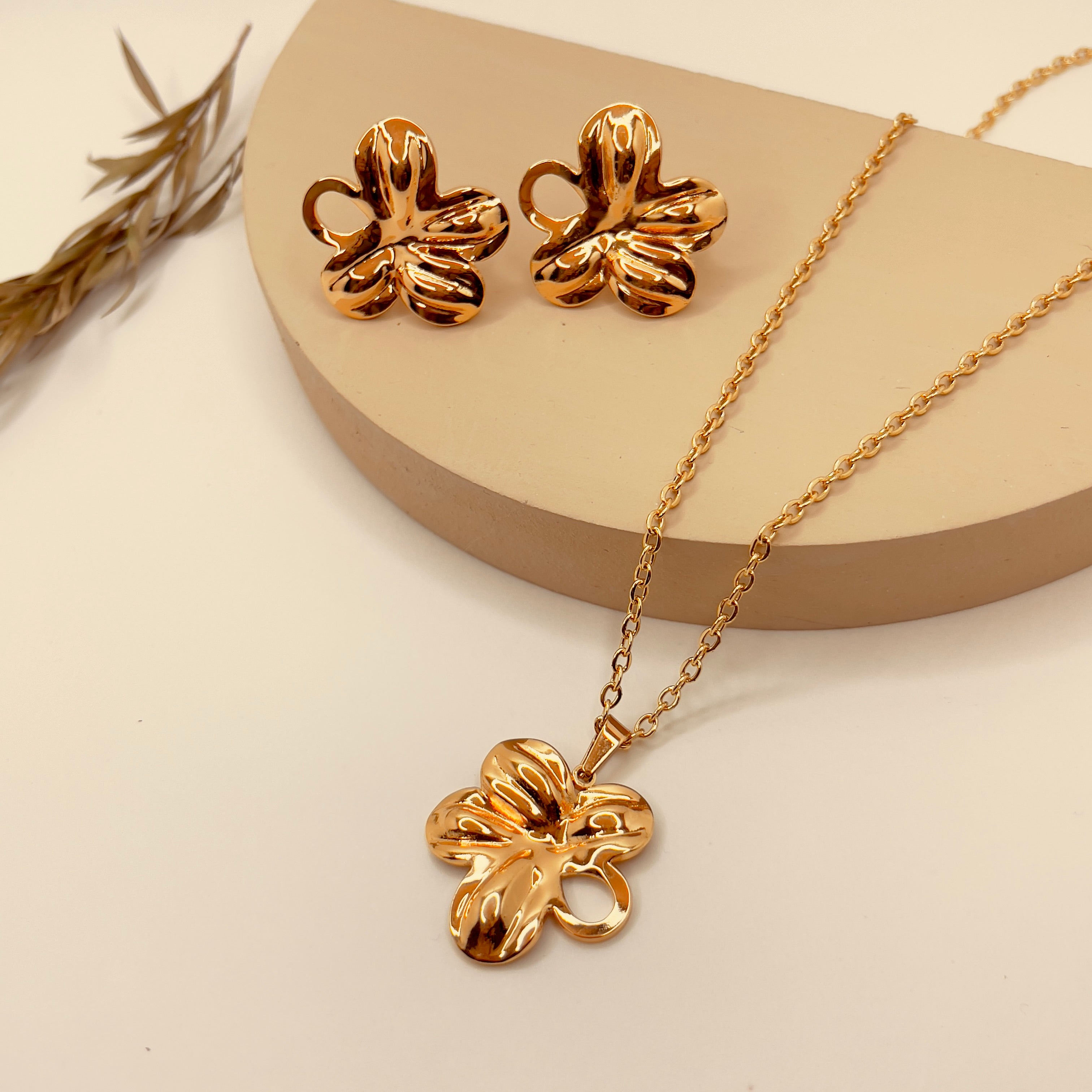 Flower Necklace Set