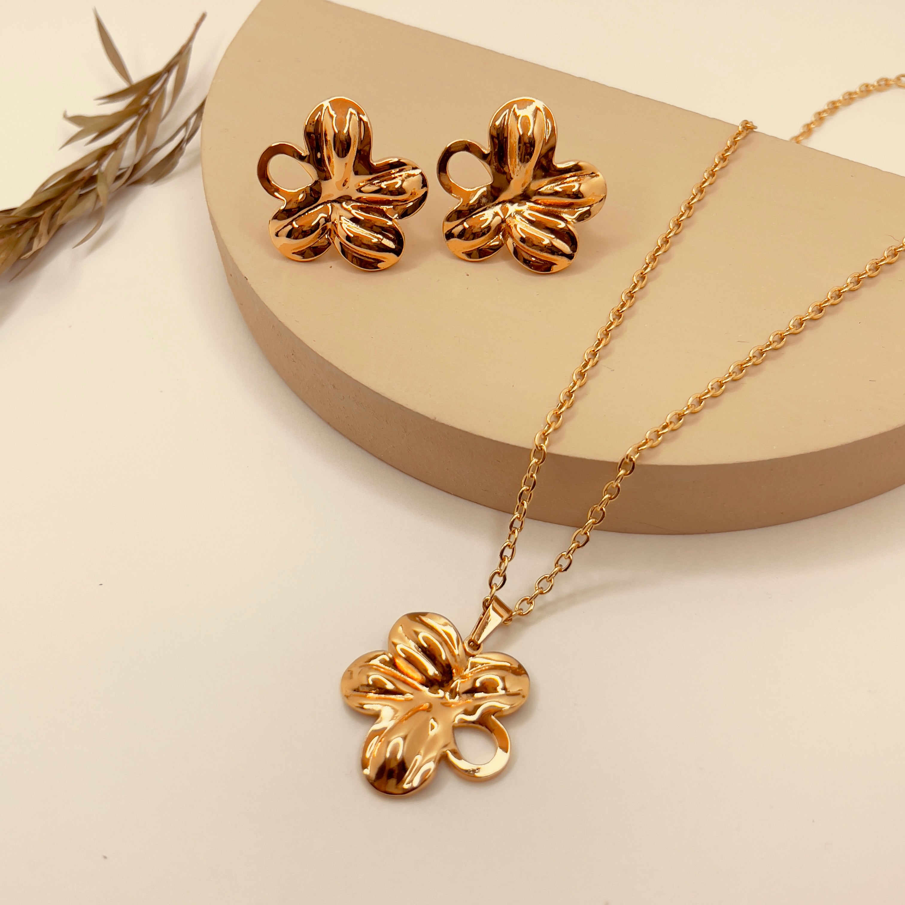 Flower Necklace Set
