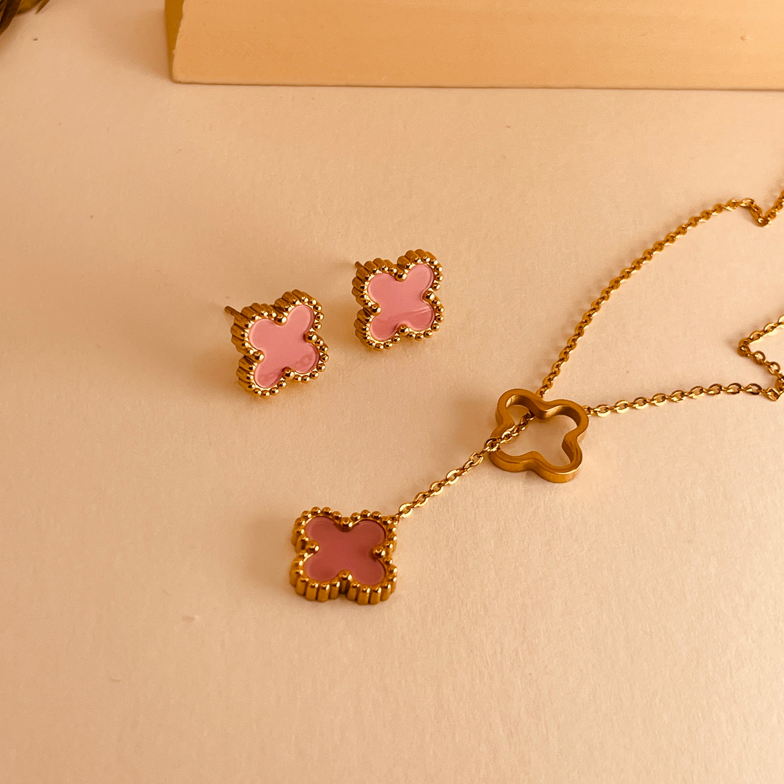 Attractive Pink Clover set