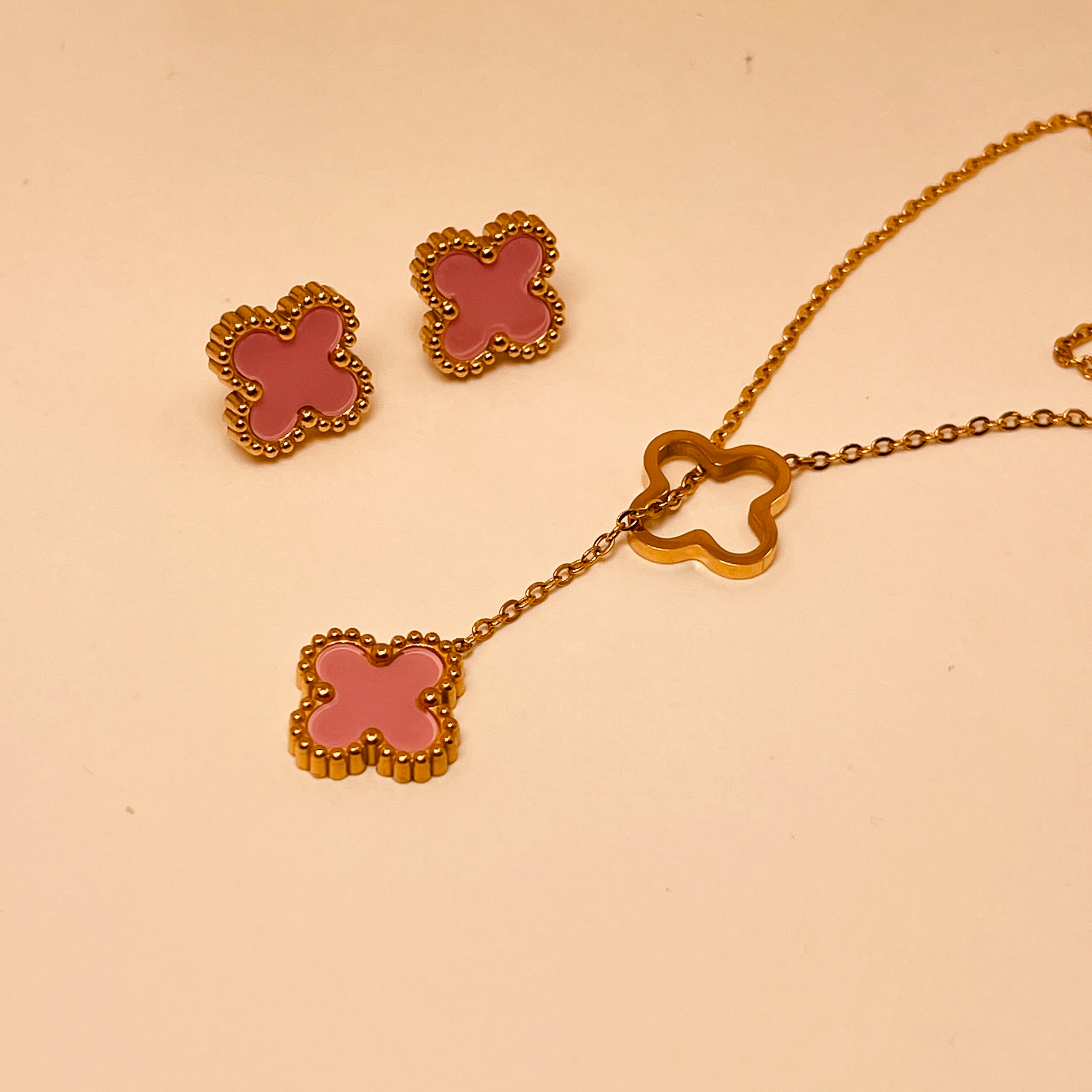 Attractive Pink Clover set