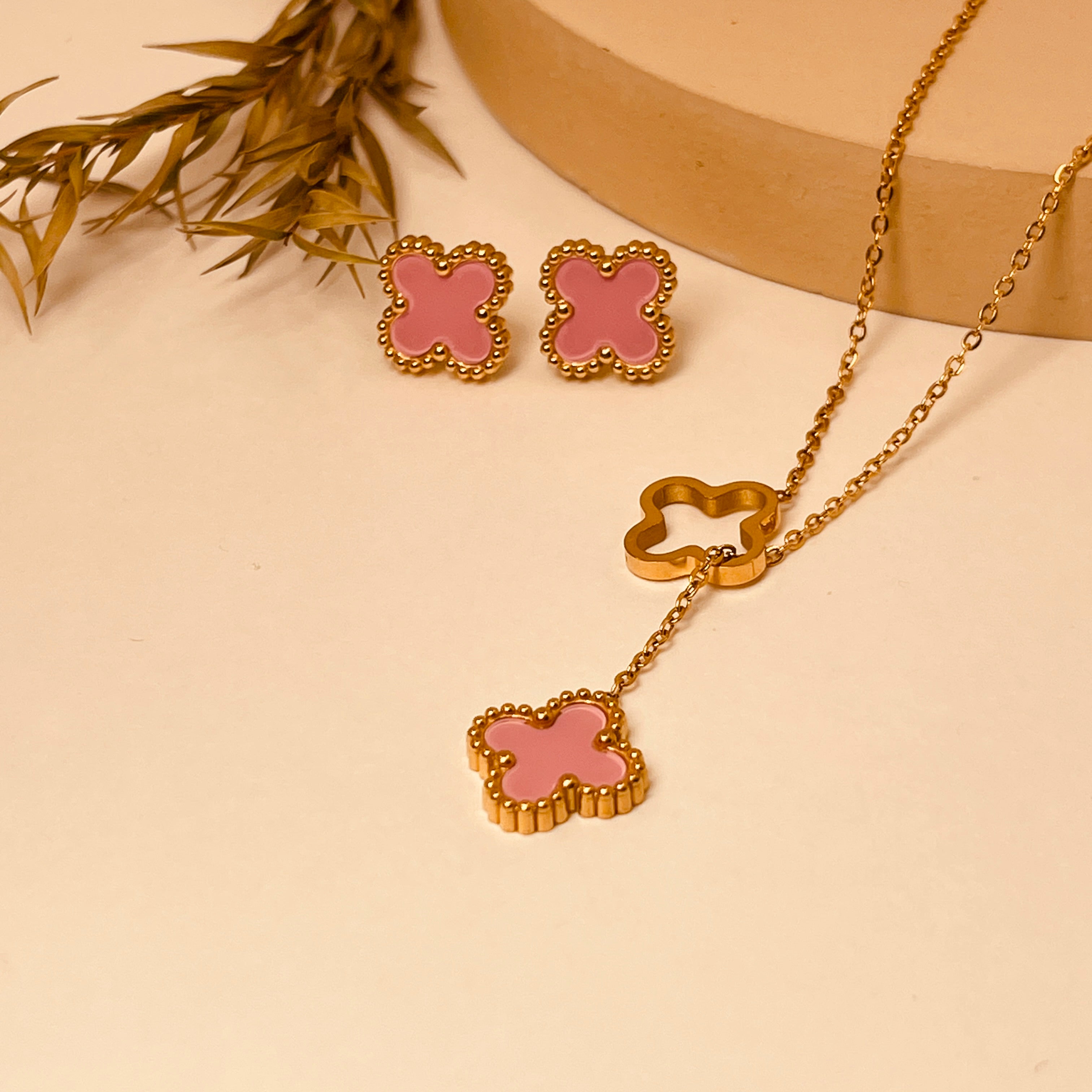 Attractive Pink Clover set