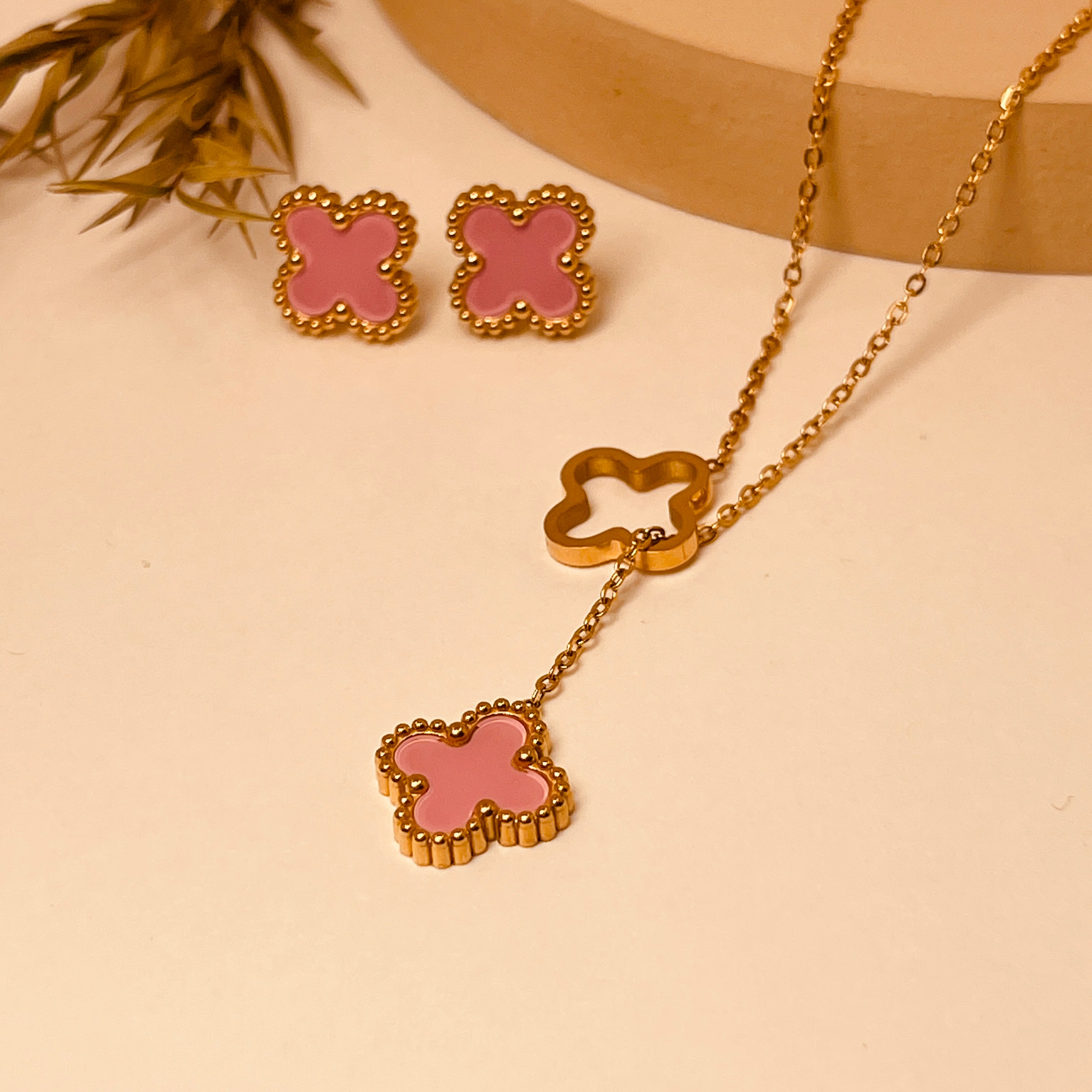 Attractive Pink Clover set