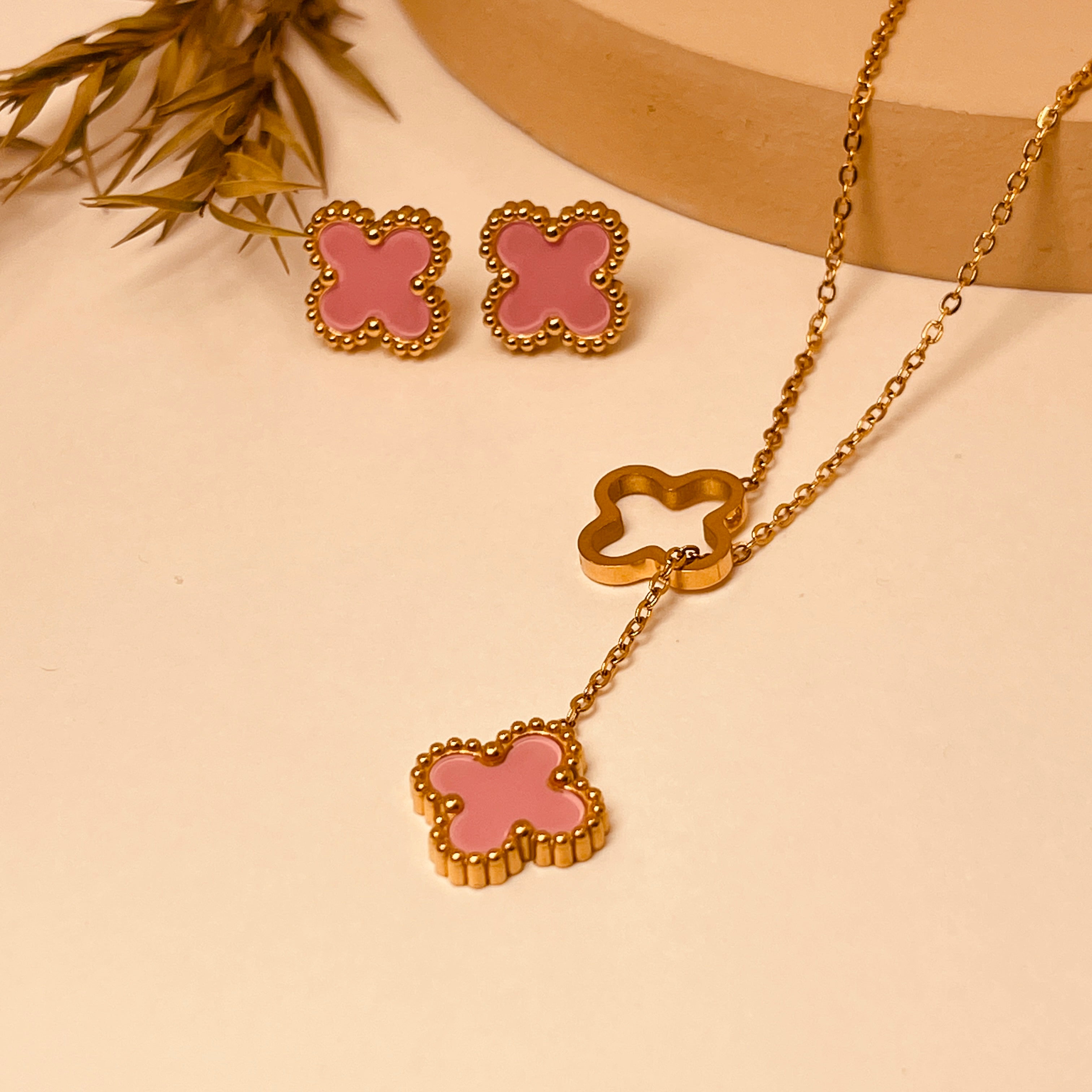 Attractive Pink Clover set