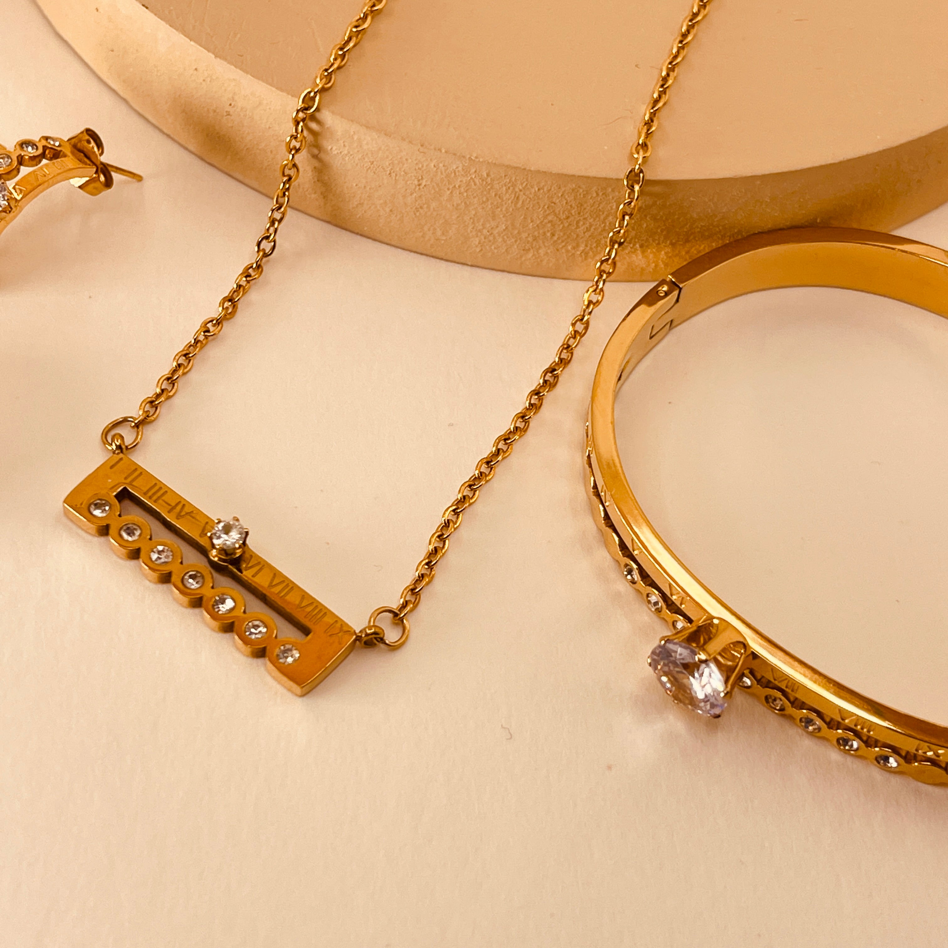 Zircon Roman Set