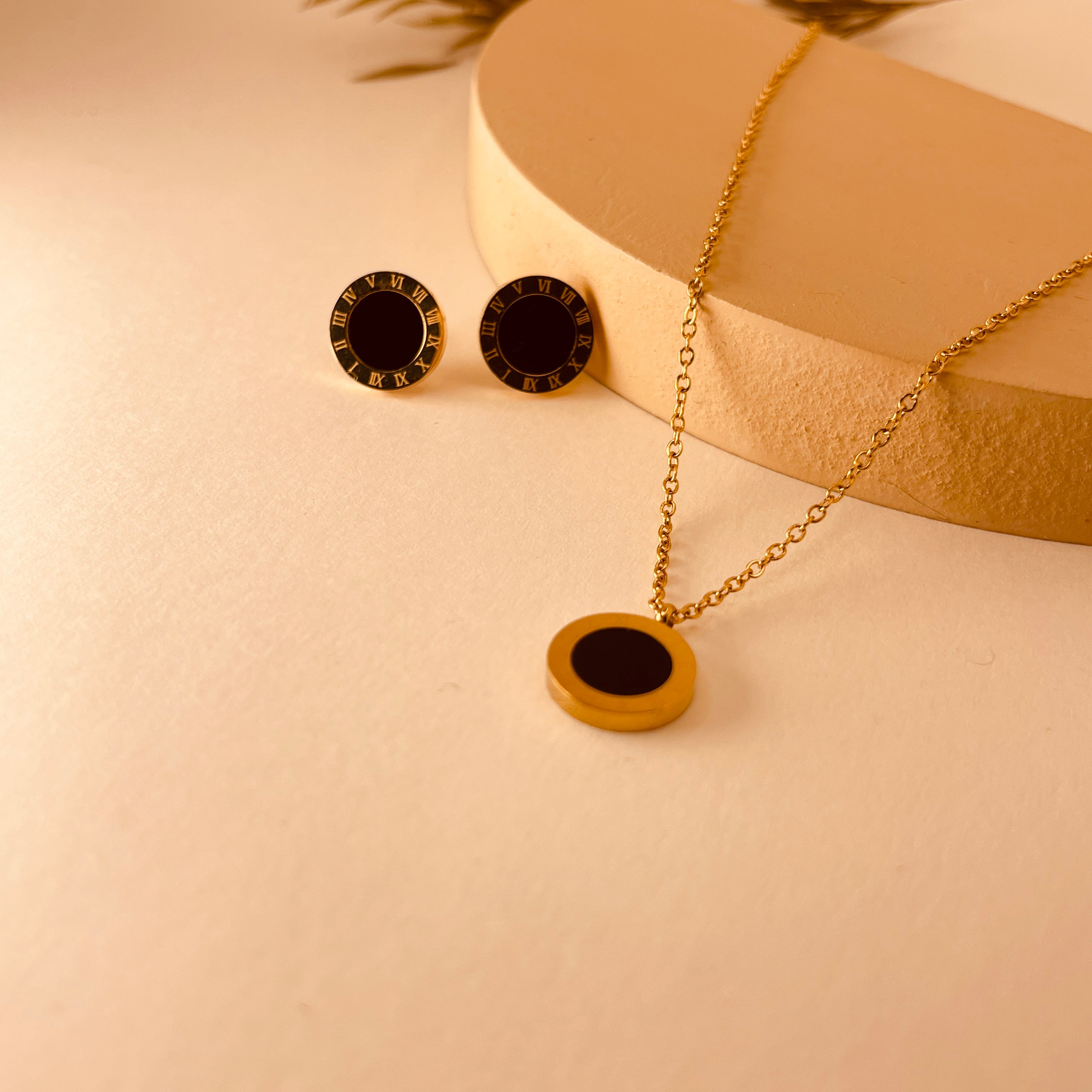 Round Roman Numeral Set