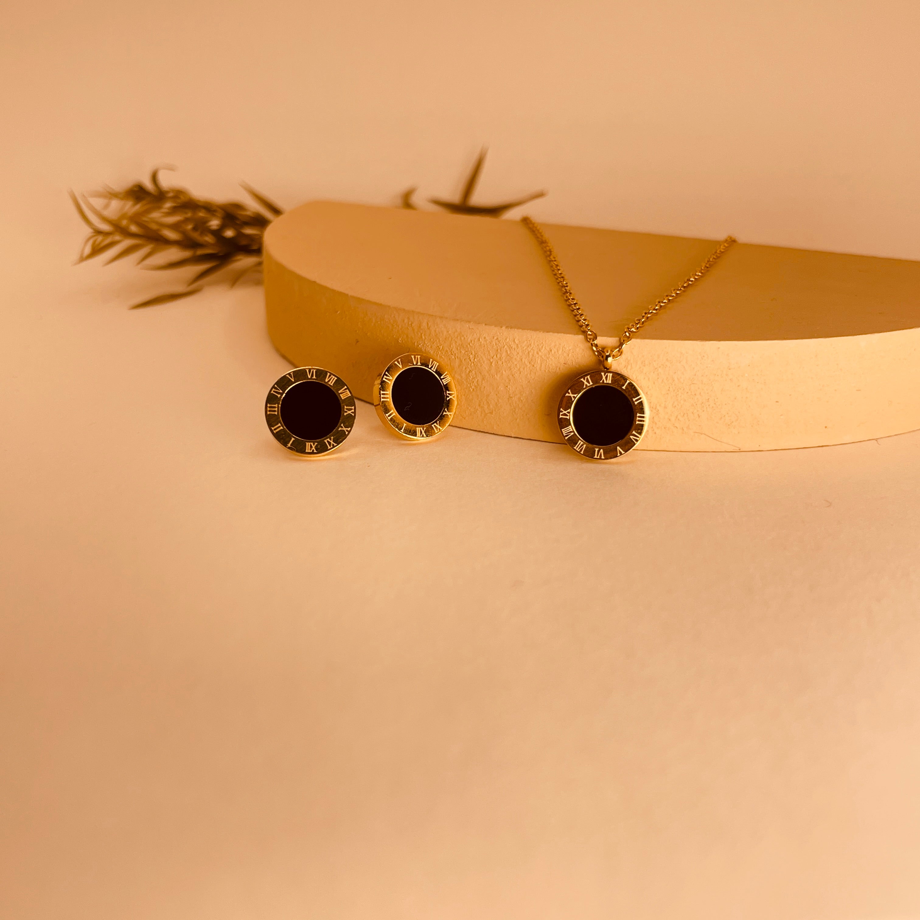 Round Roman Numeral Set