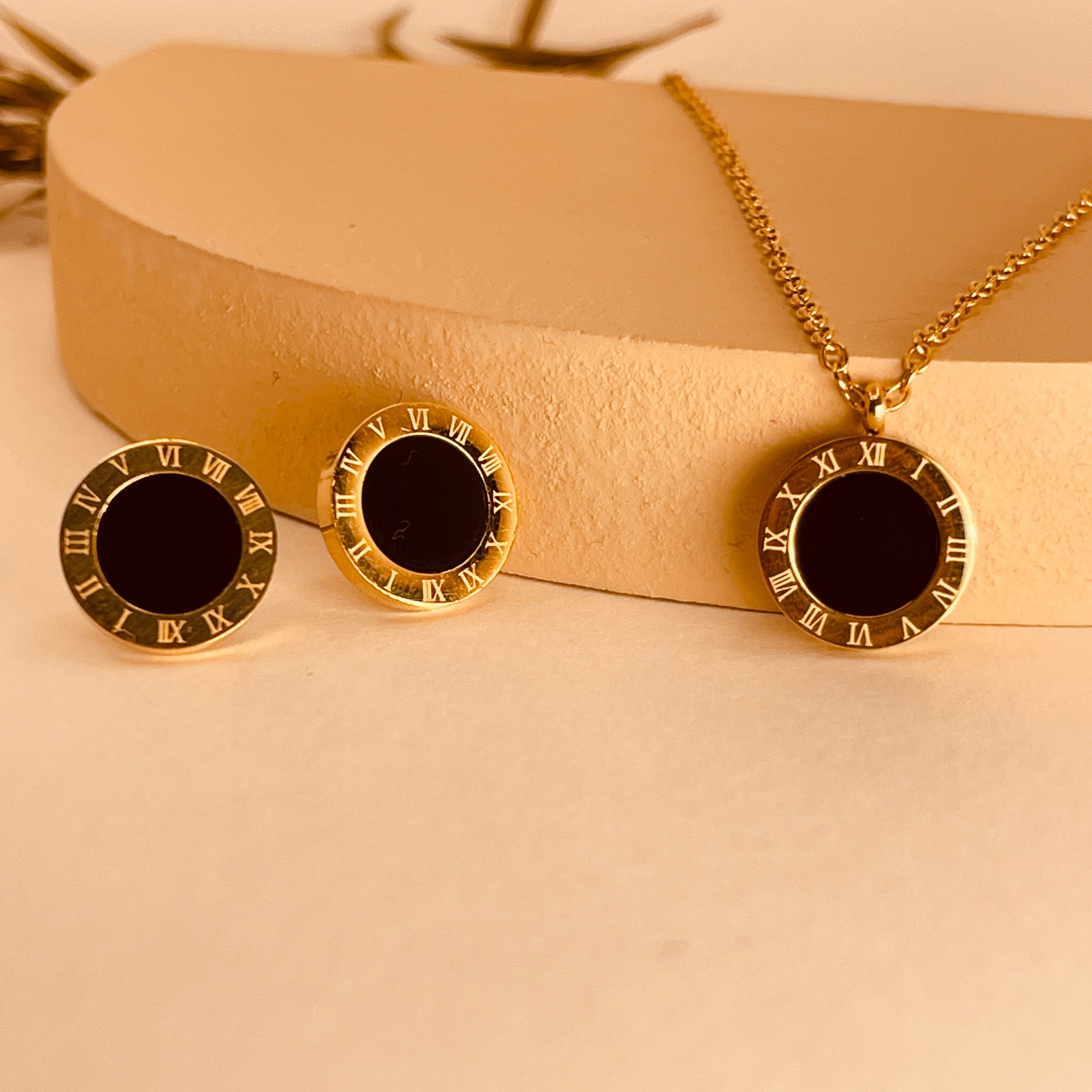 Round Roman Numeral Set