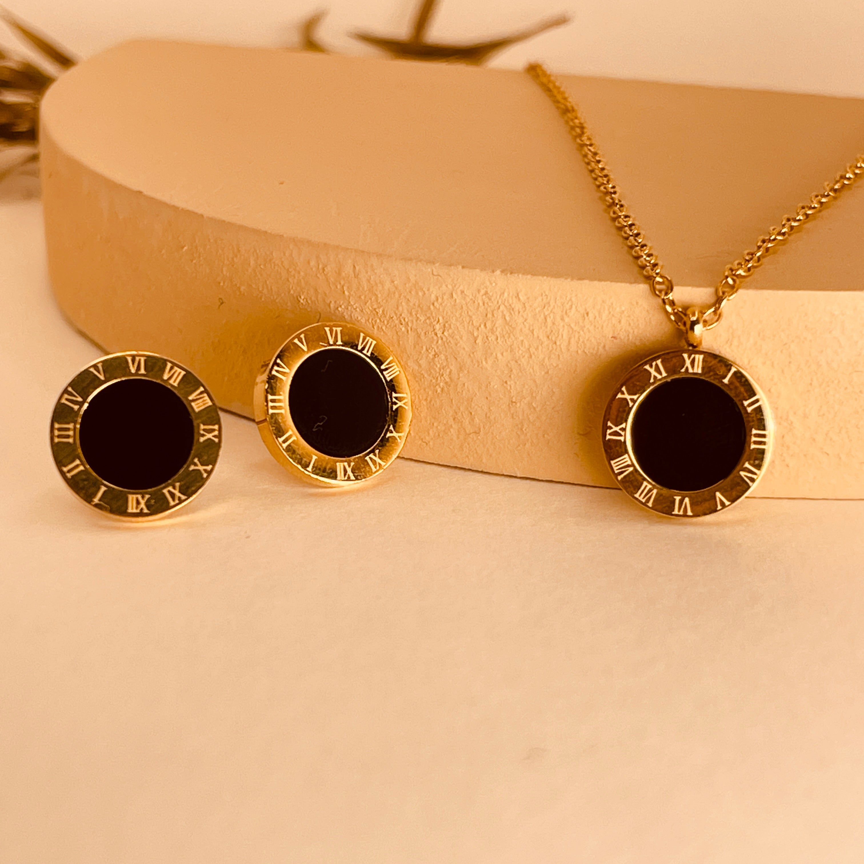 Round Roman Numeral Set