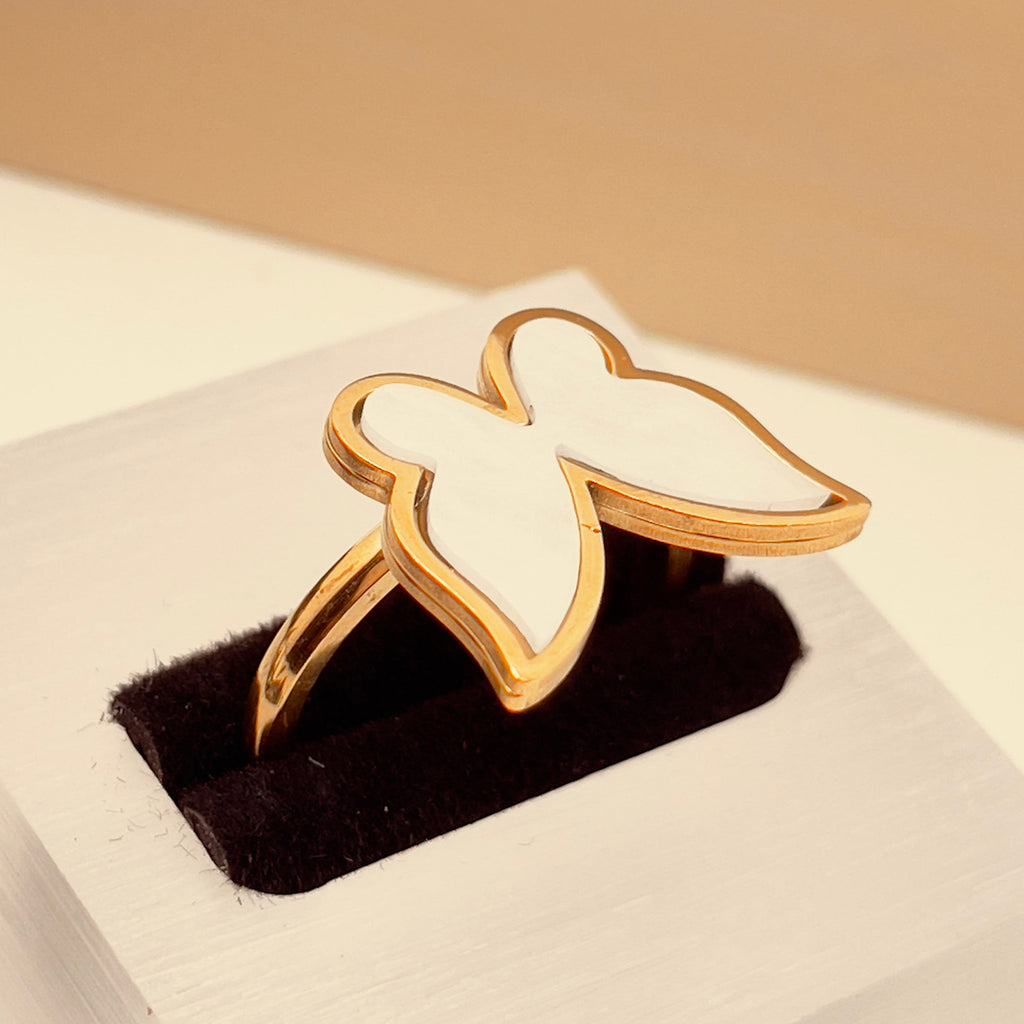 Signet Pearl Butterfly Ring (White)