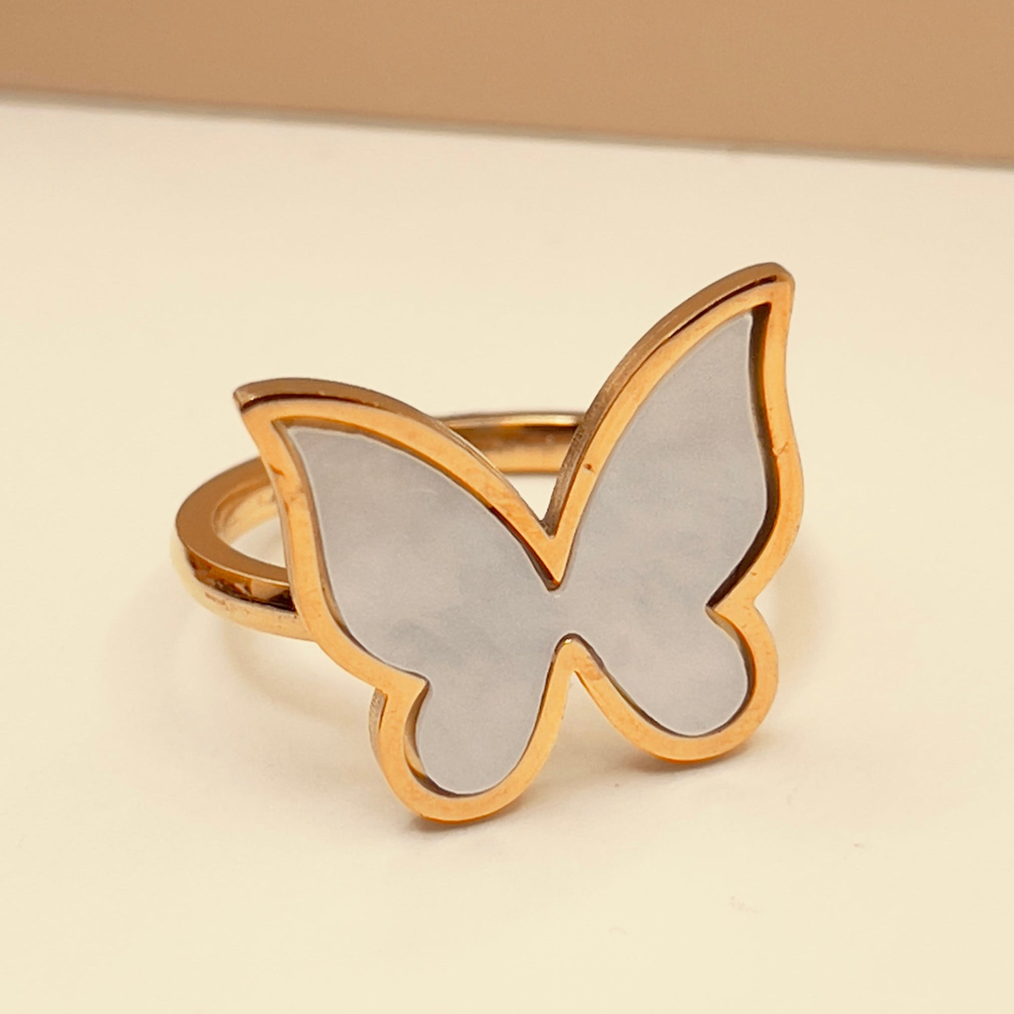 Signet Pearl Butterfly Ring (White)