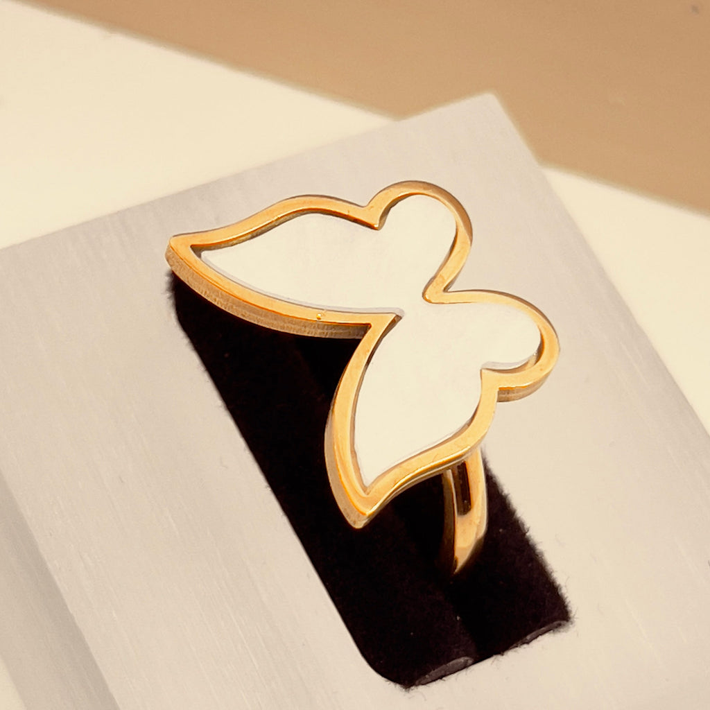 Signet Pearl Butterfly Ring (White)