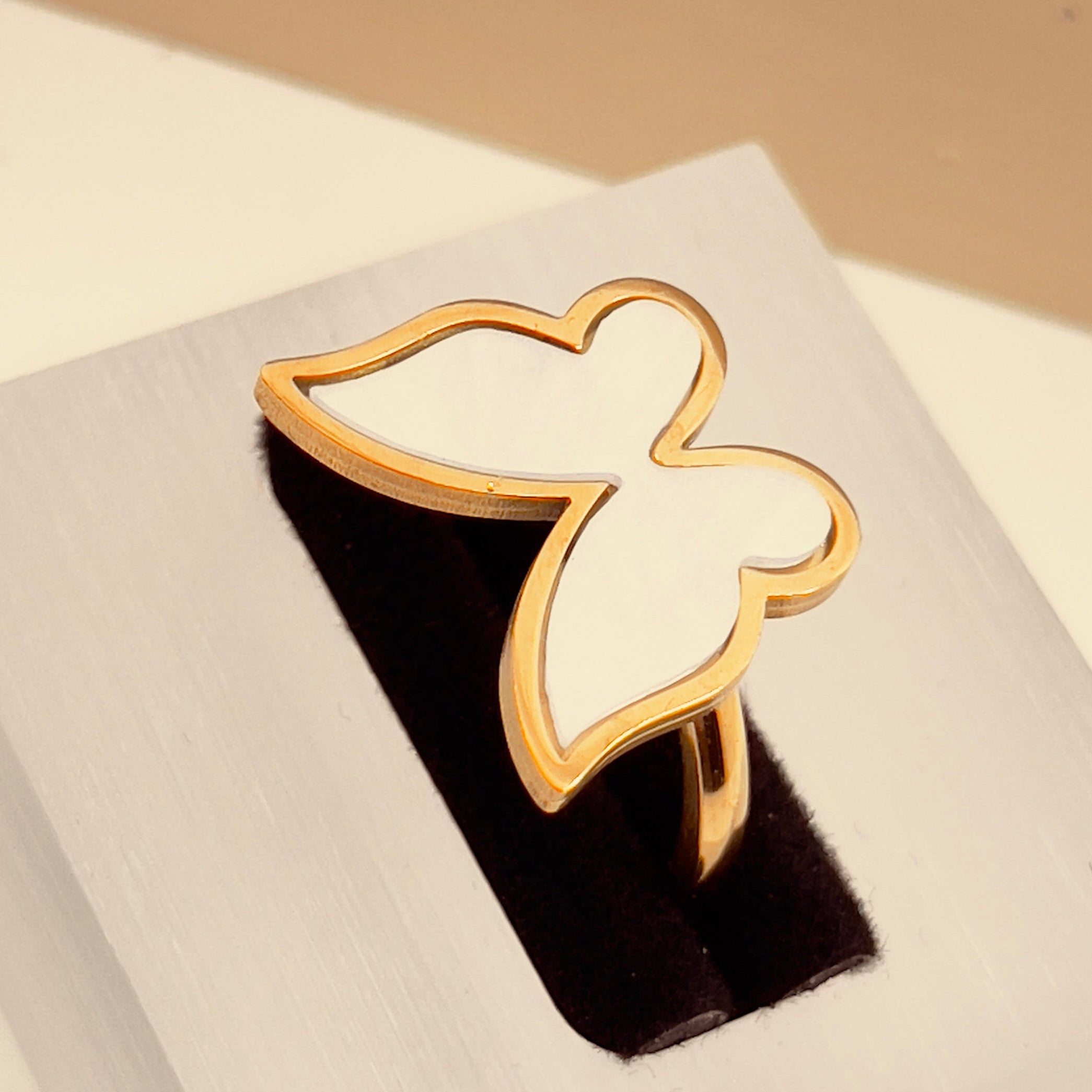 Signet Pearl Butterfly Ring (White)