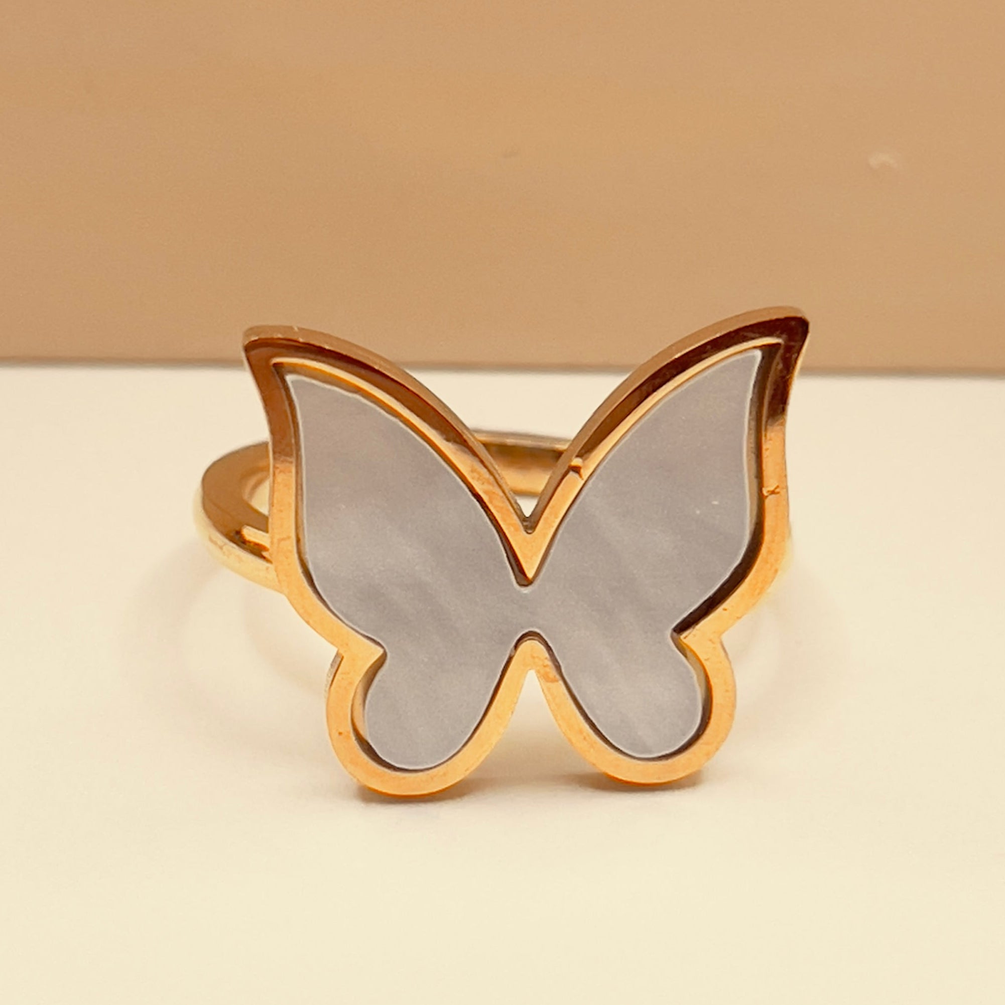Signet Pearl Butterfly Ring (White)