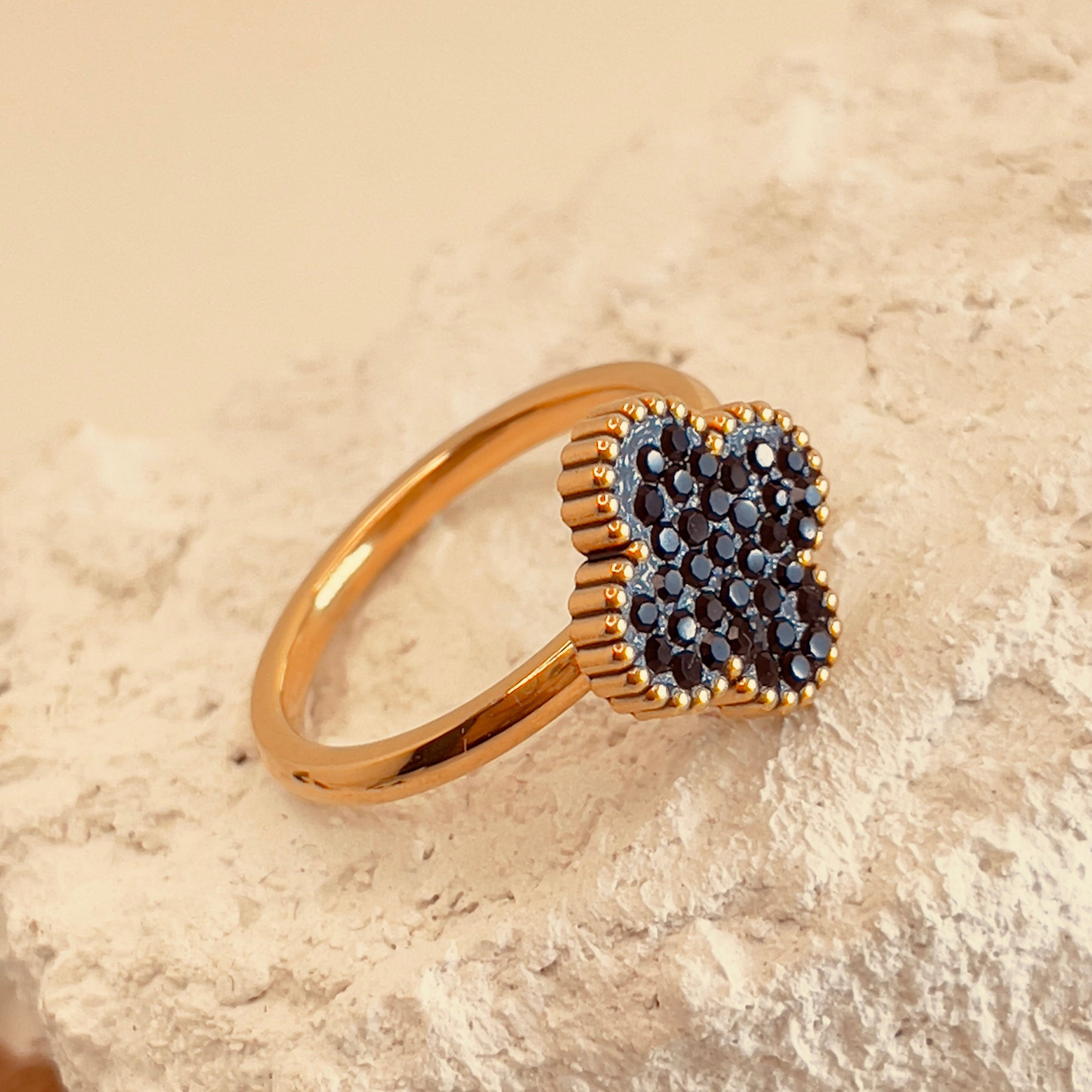 Chunky Clover Ring Black