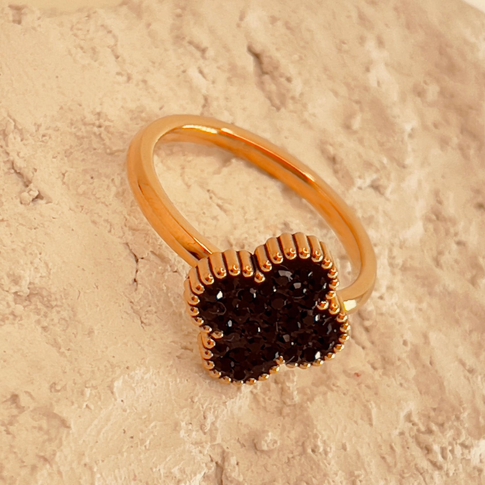 Chunky Clover Ring Black
