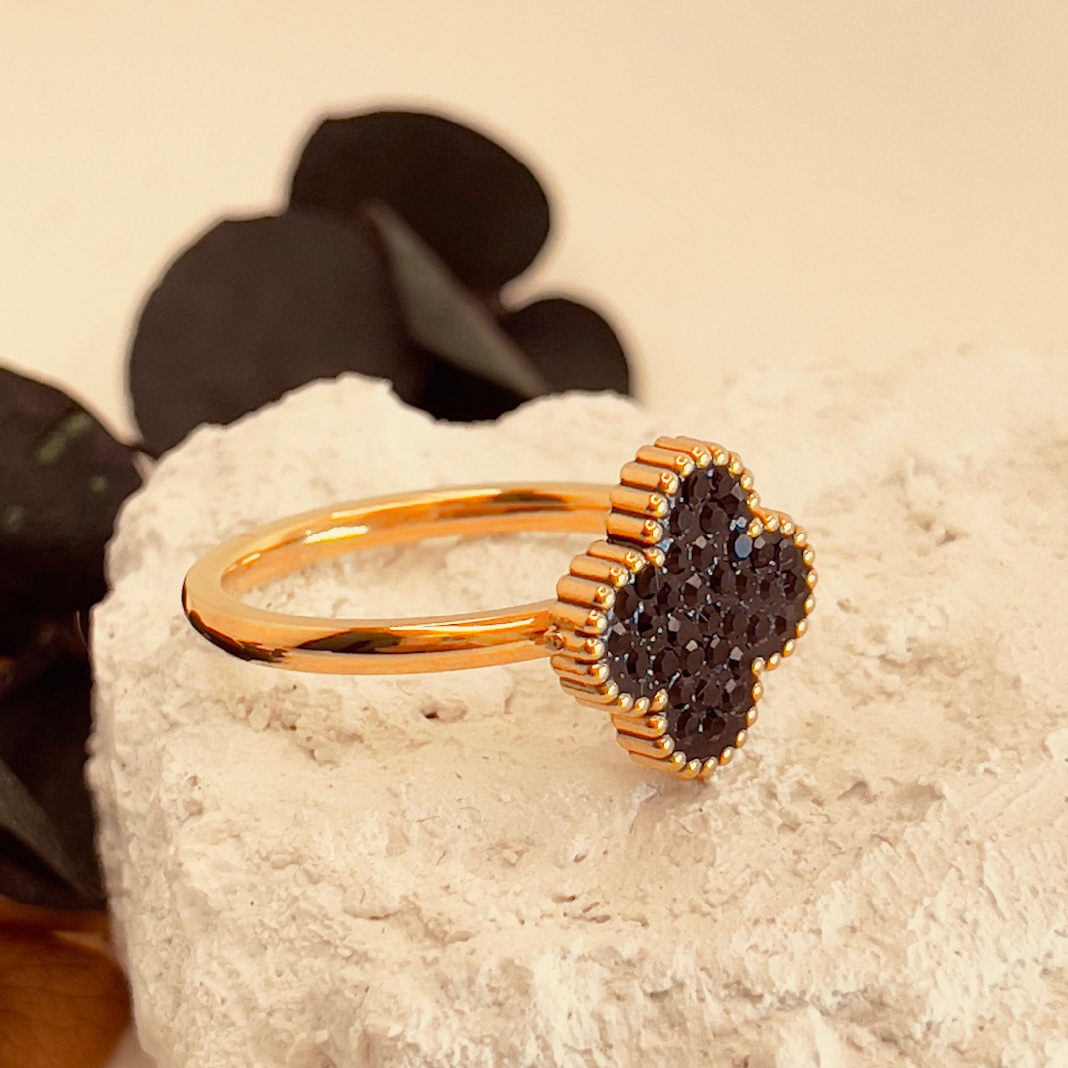 Chunky Clover Ring Black