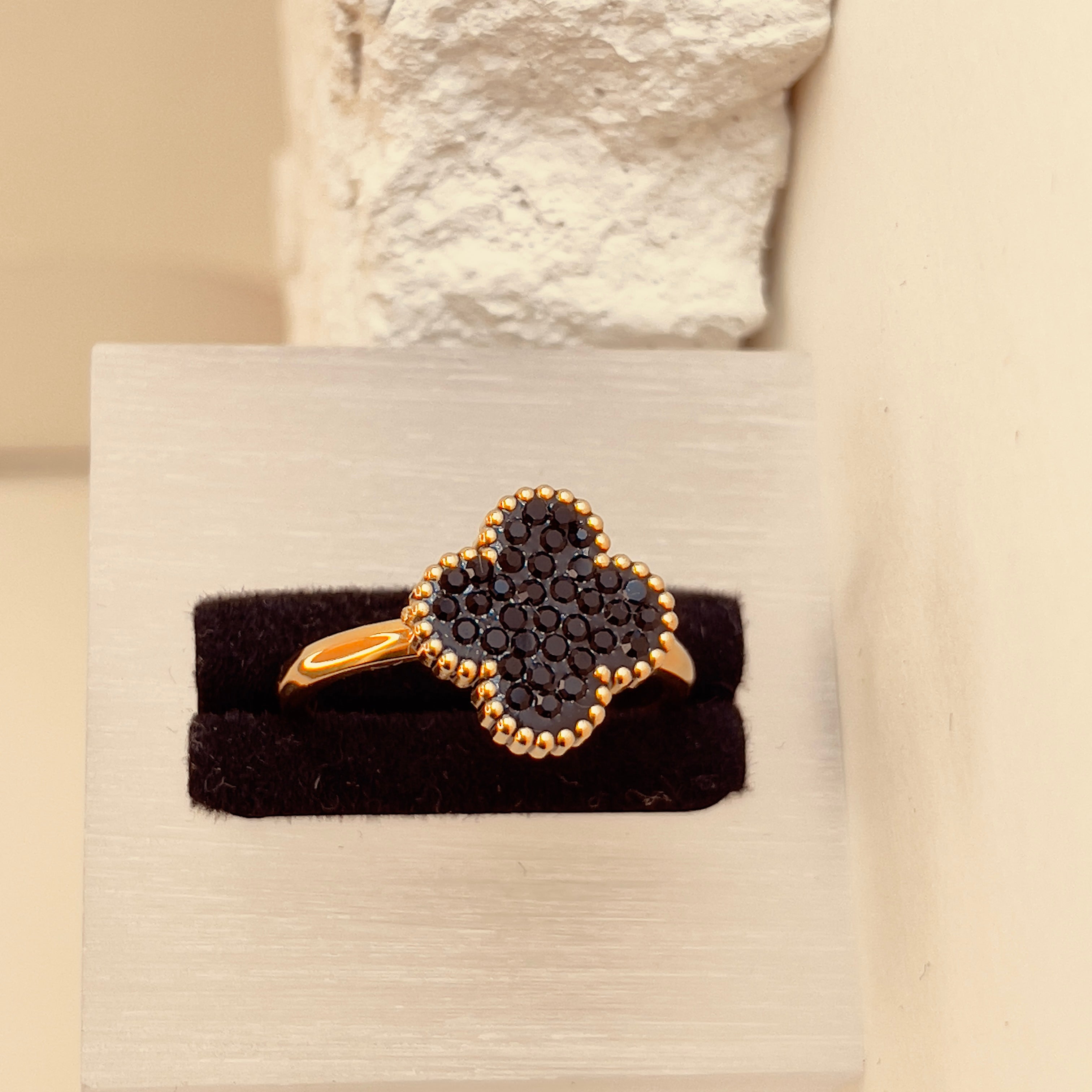 Chunky Clover Ring Black