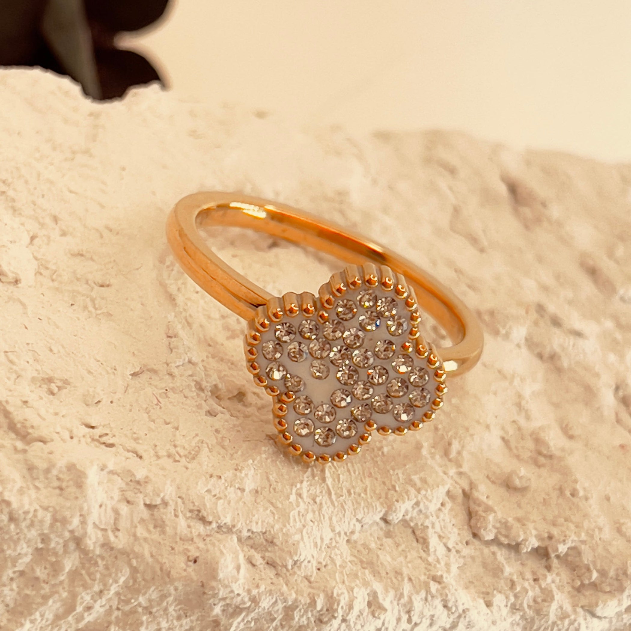 Chunky Clover Ring White