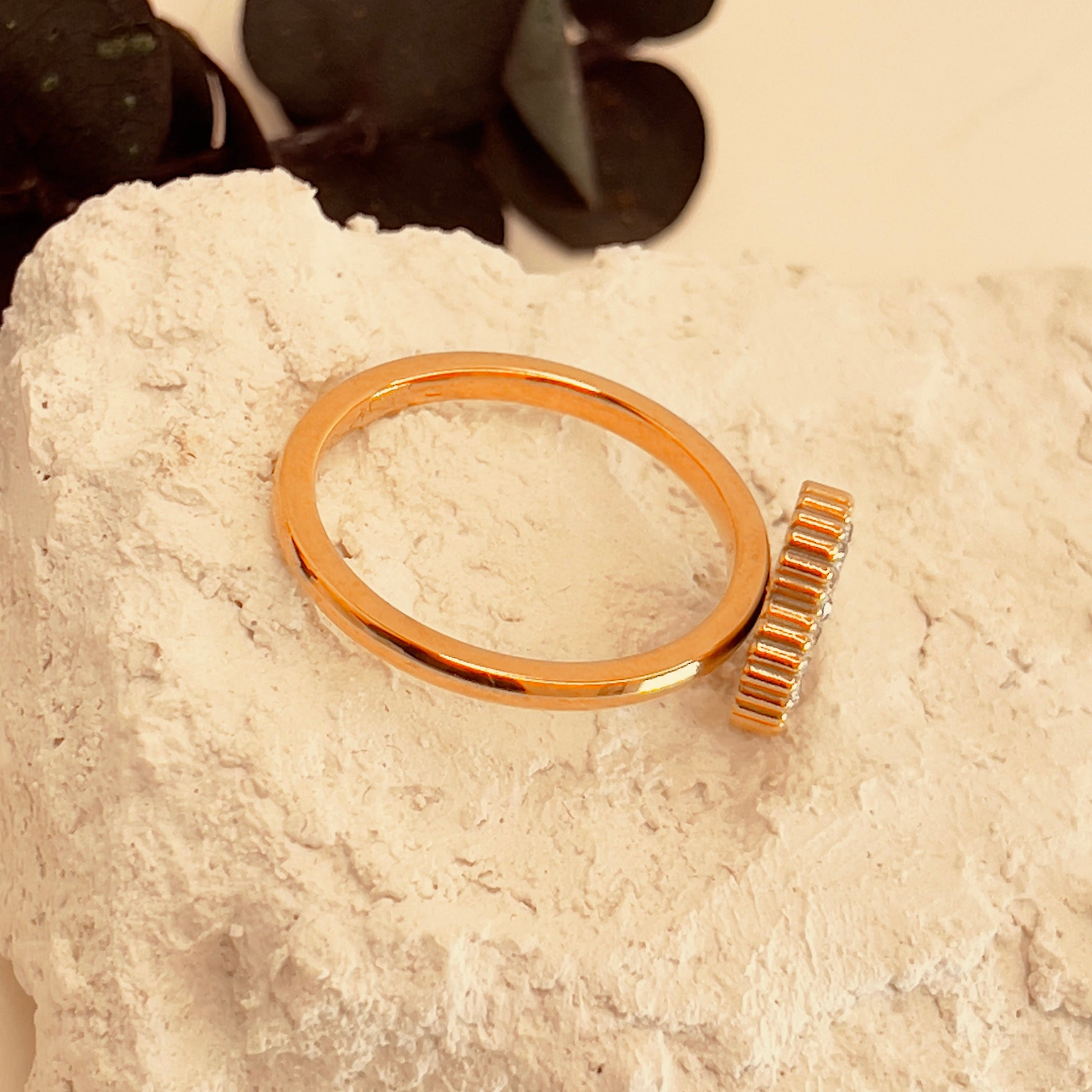 Chunky Clover Ring White