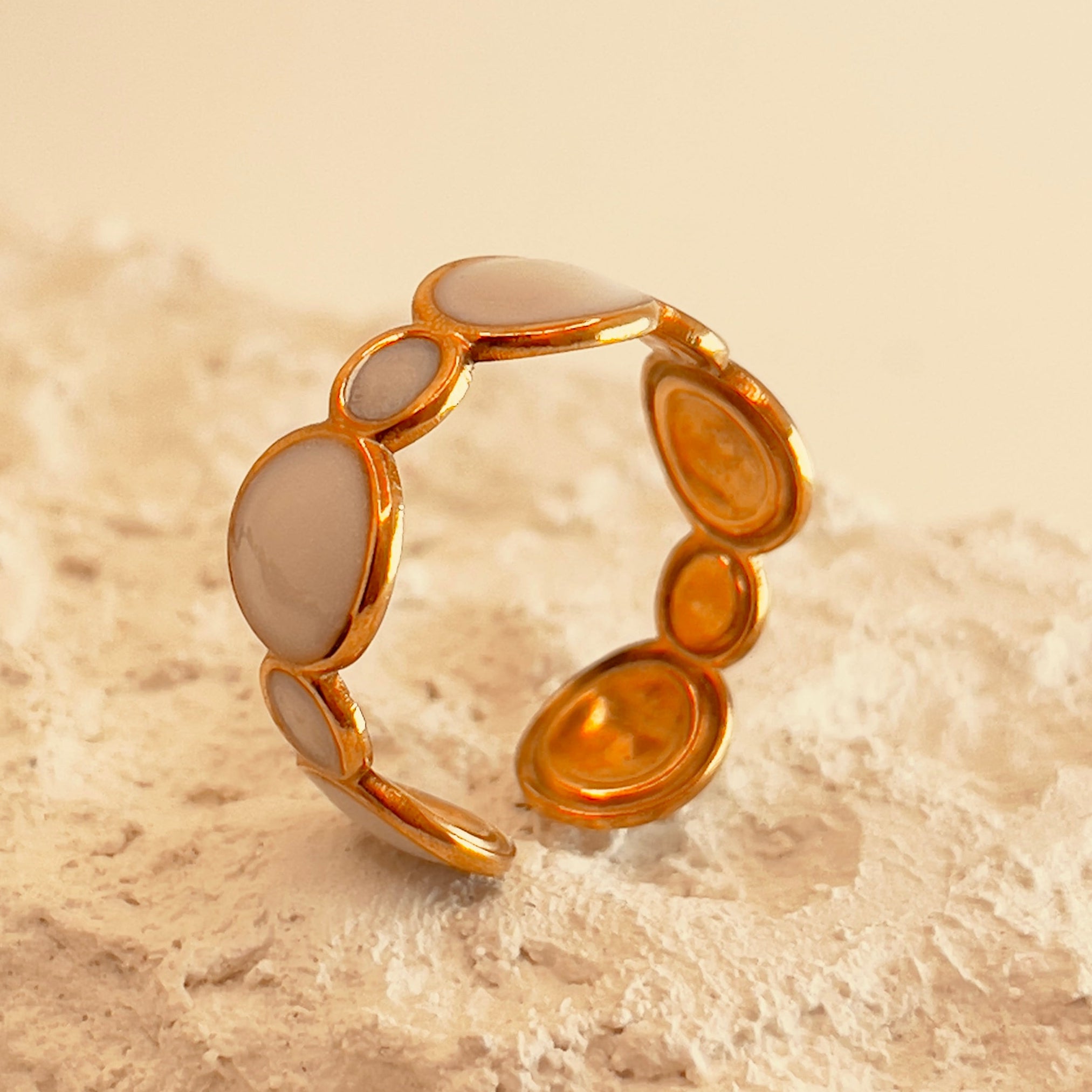 Retro Pearl Round Ring