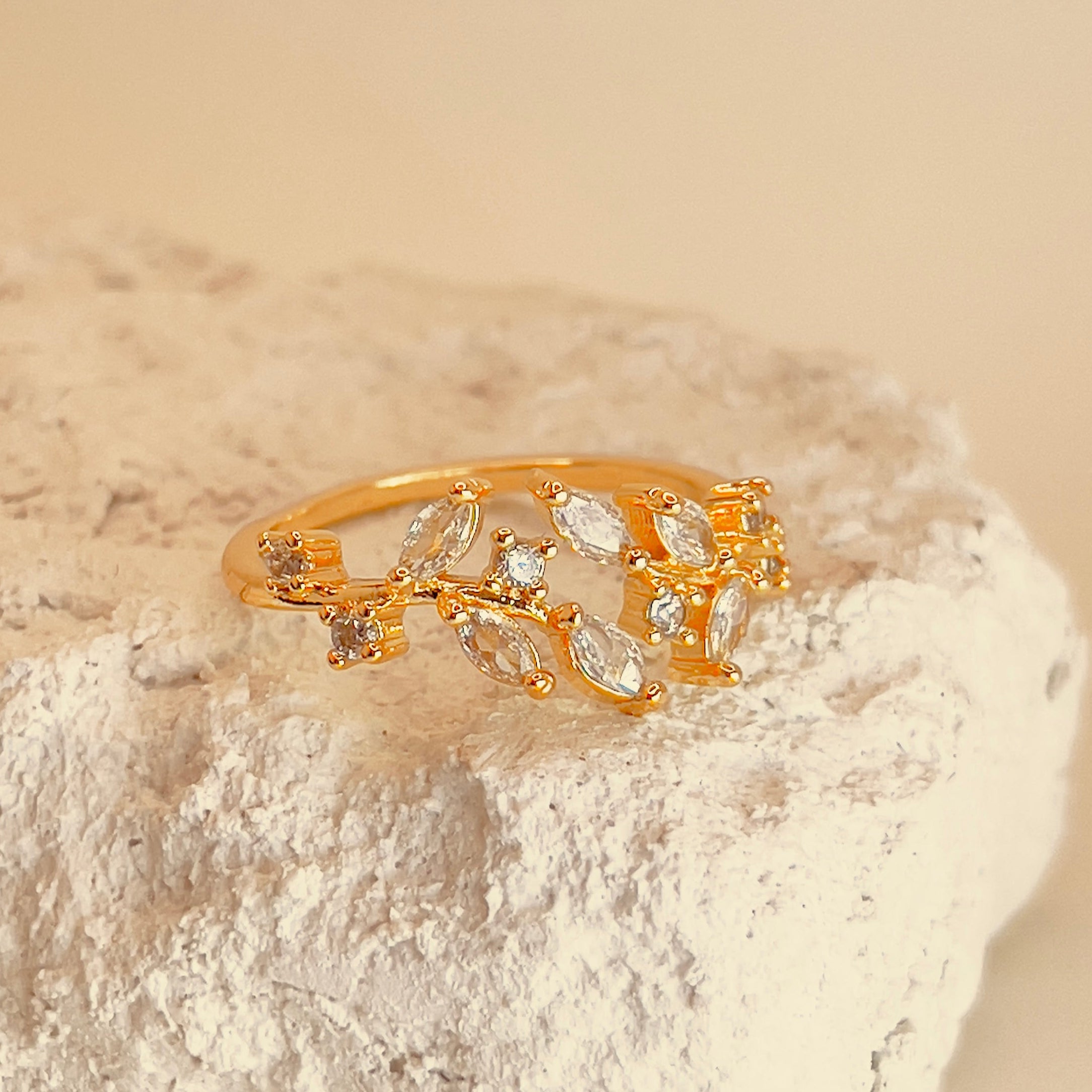 Crossing Leaf Open Ring