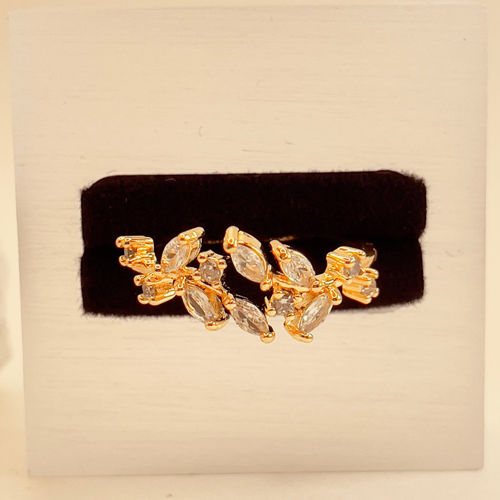 Crossing Leaf Open Ring
