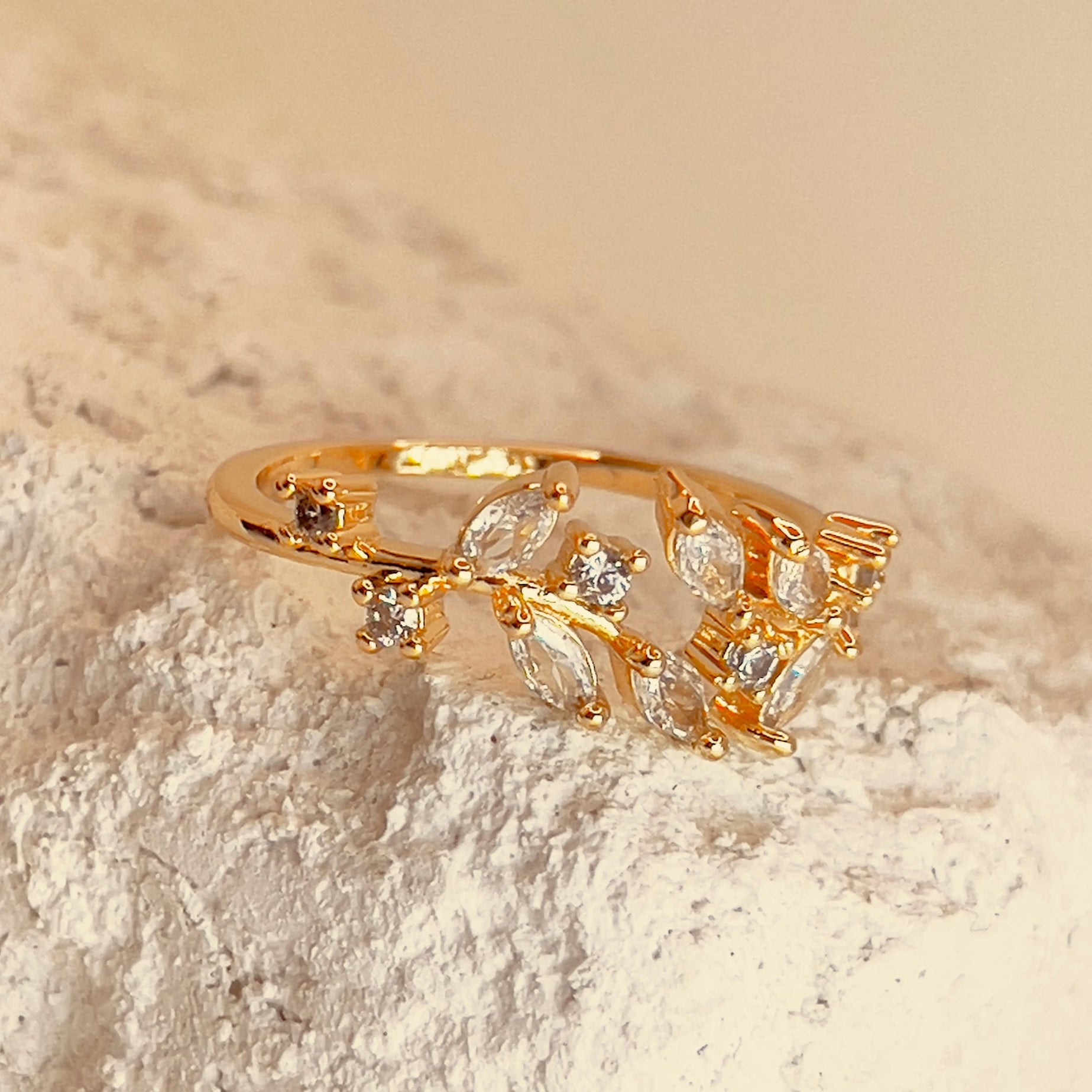Crossing Leaf Open Ring