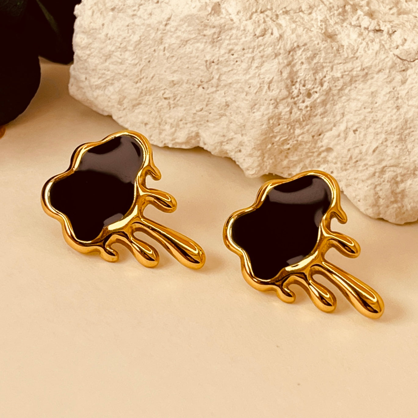 Clouds Titanium Steel Ear Studs - Black