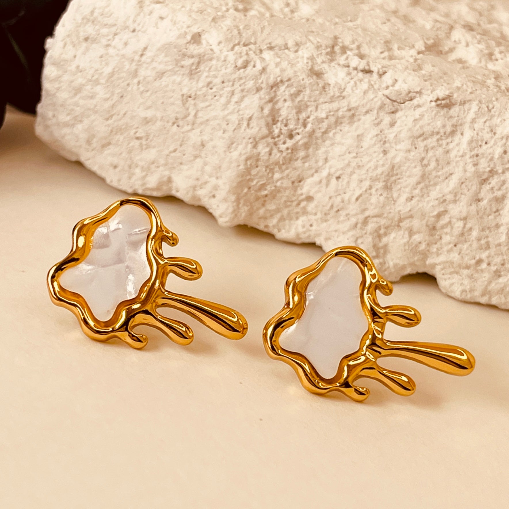 Clouds Titanium Steel Ear Studs - White