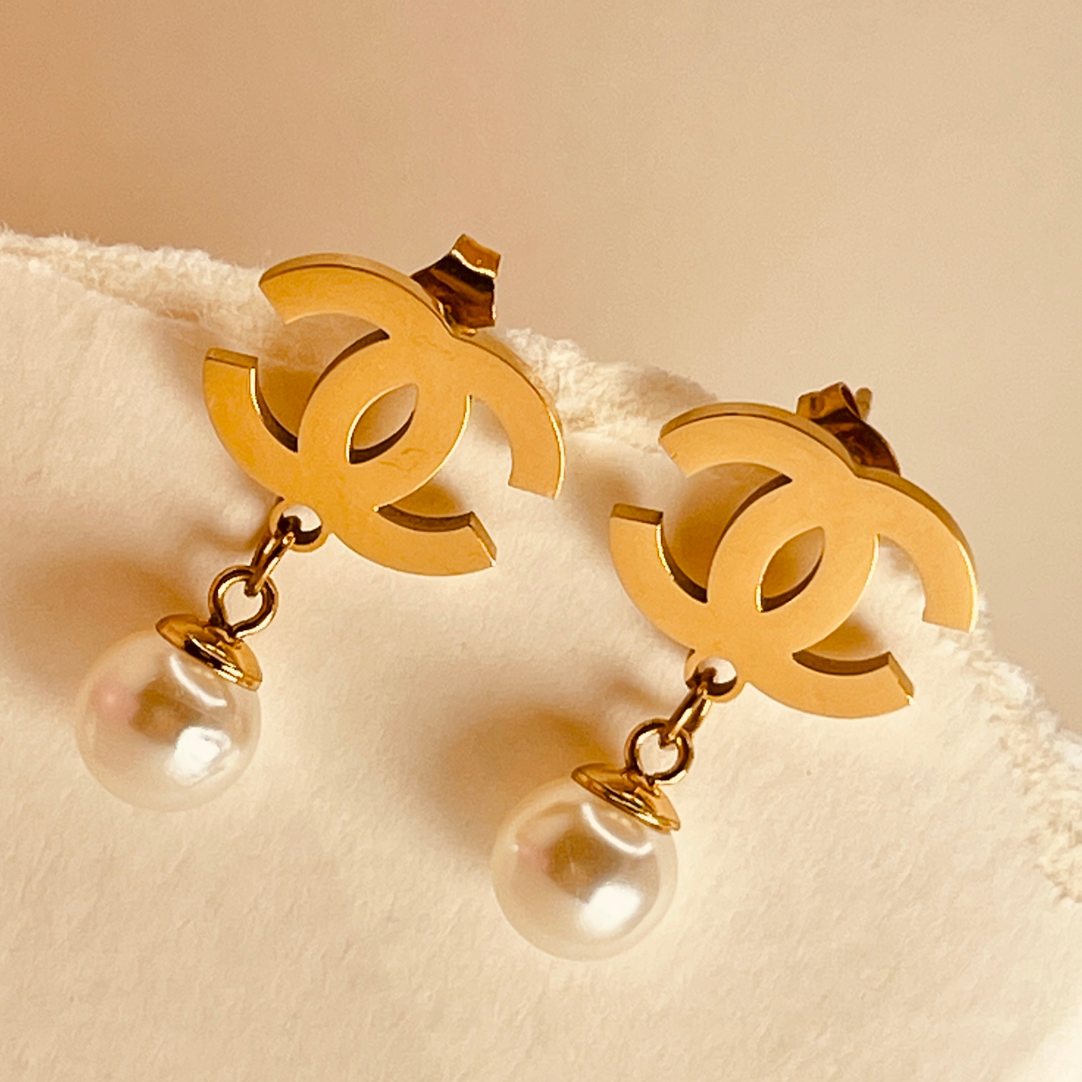 Pearl Chanel Luxe hoop