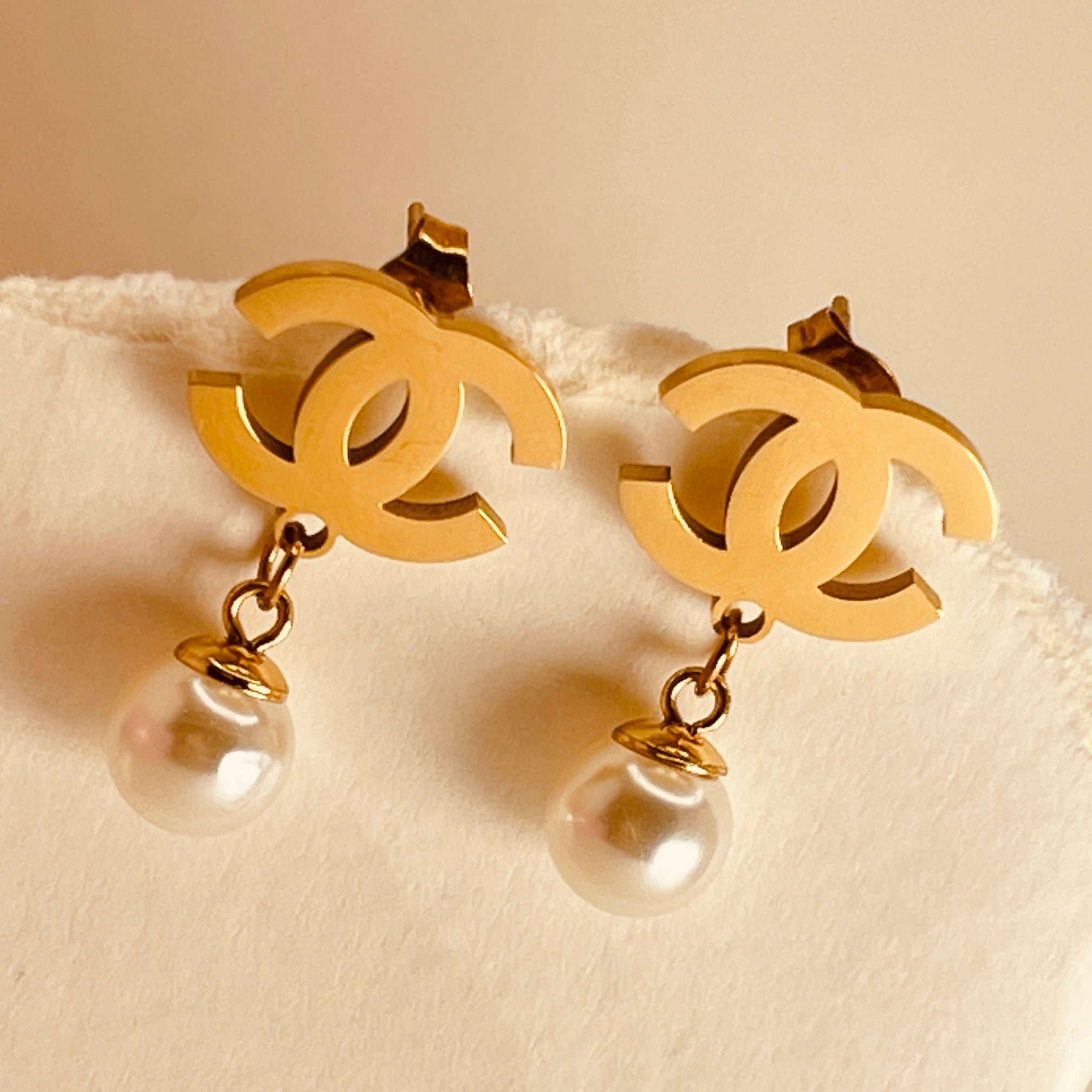 Pearl Chanel Luxe hoop