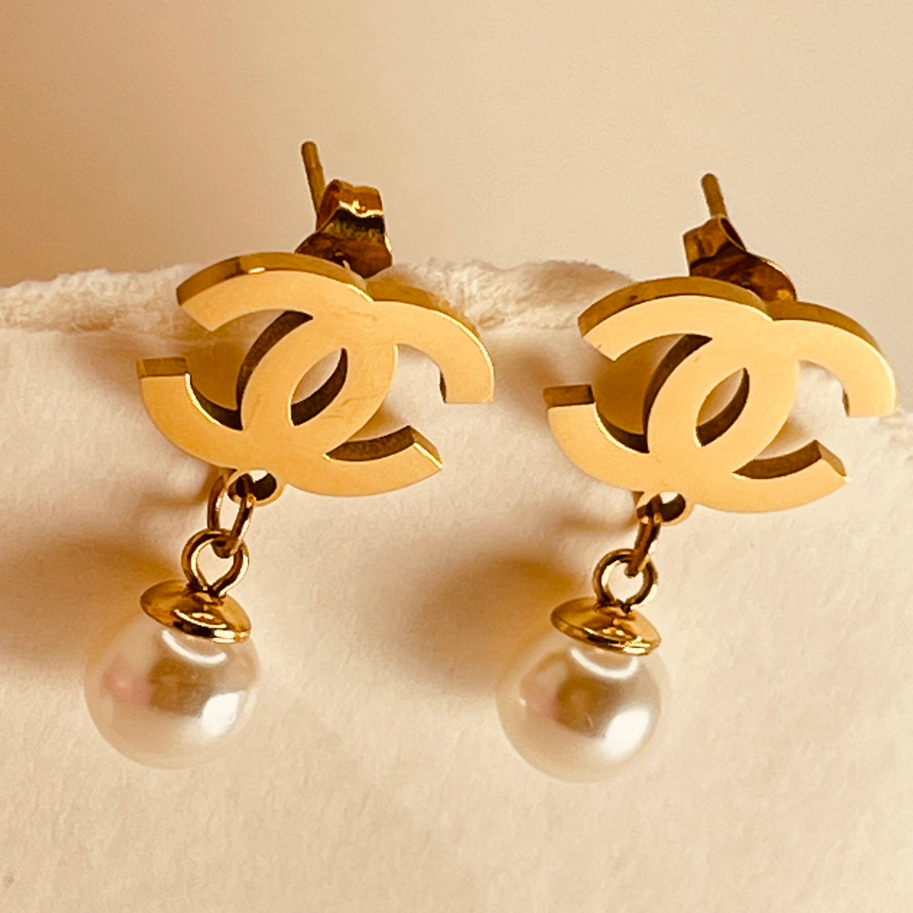 Pearl Chanel Luxe hoop