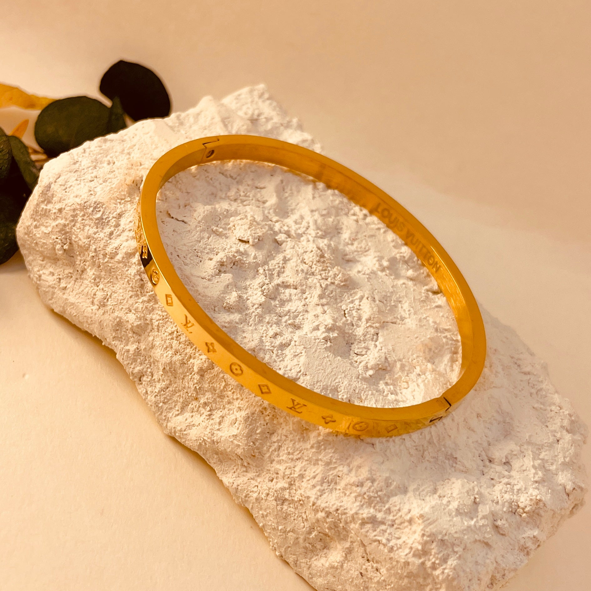 LV Handcuff