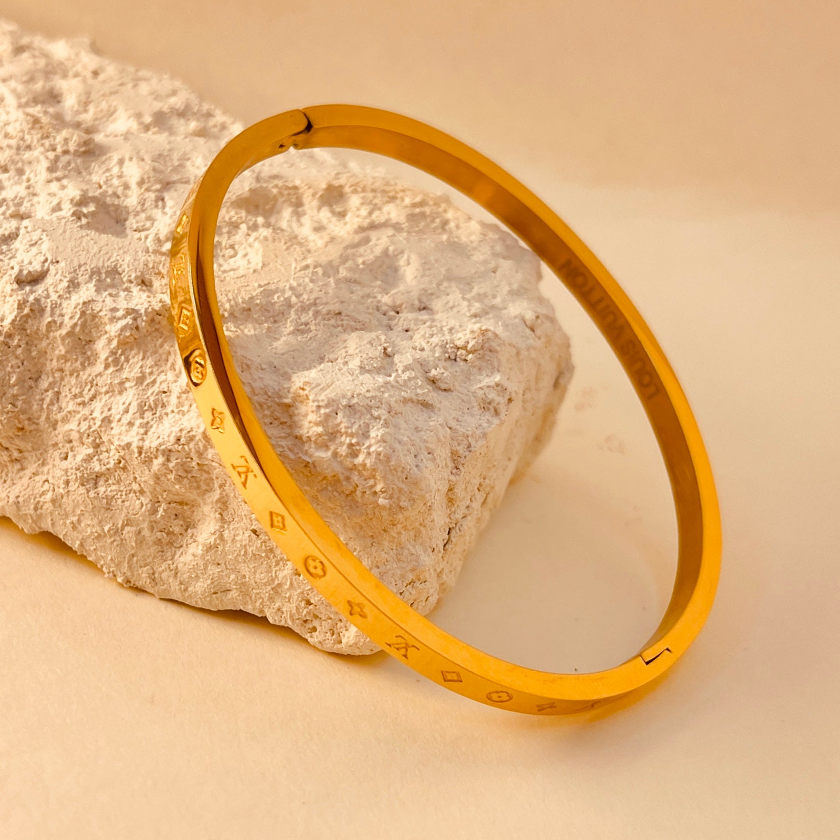LV Handcuff