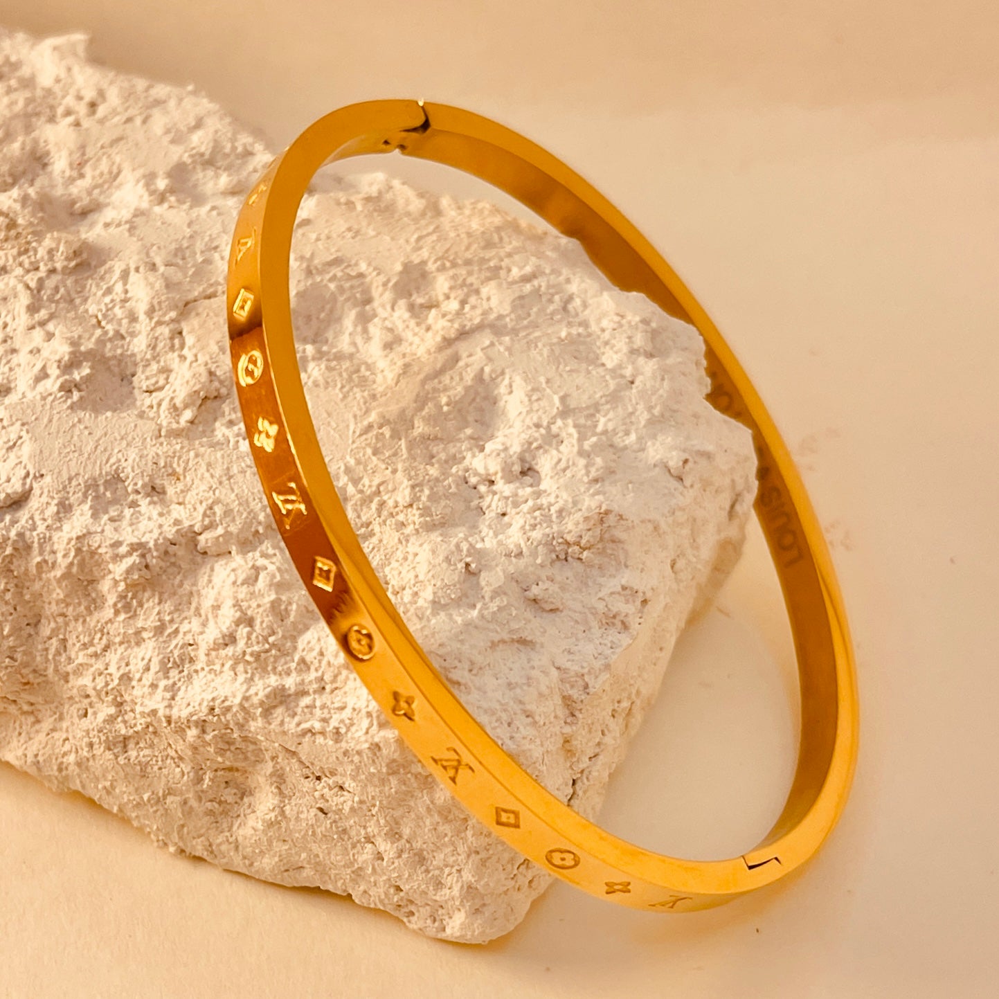 LV Handcuff
