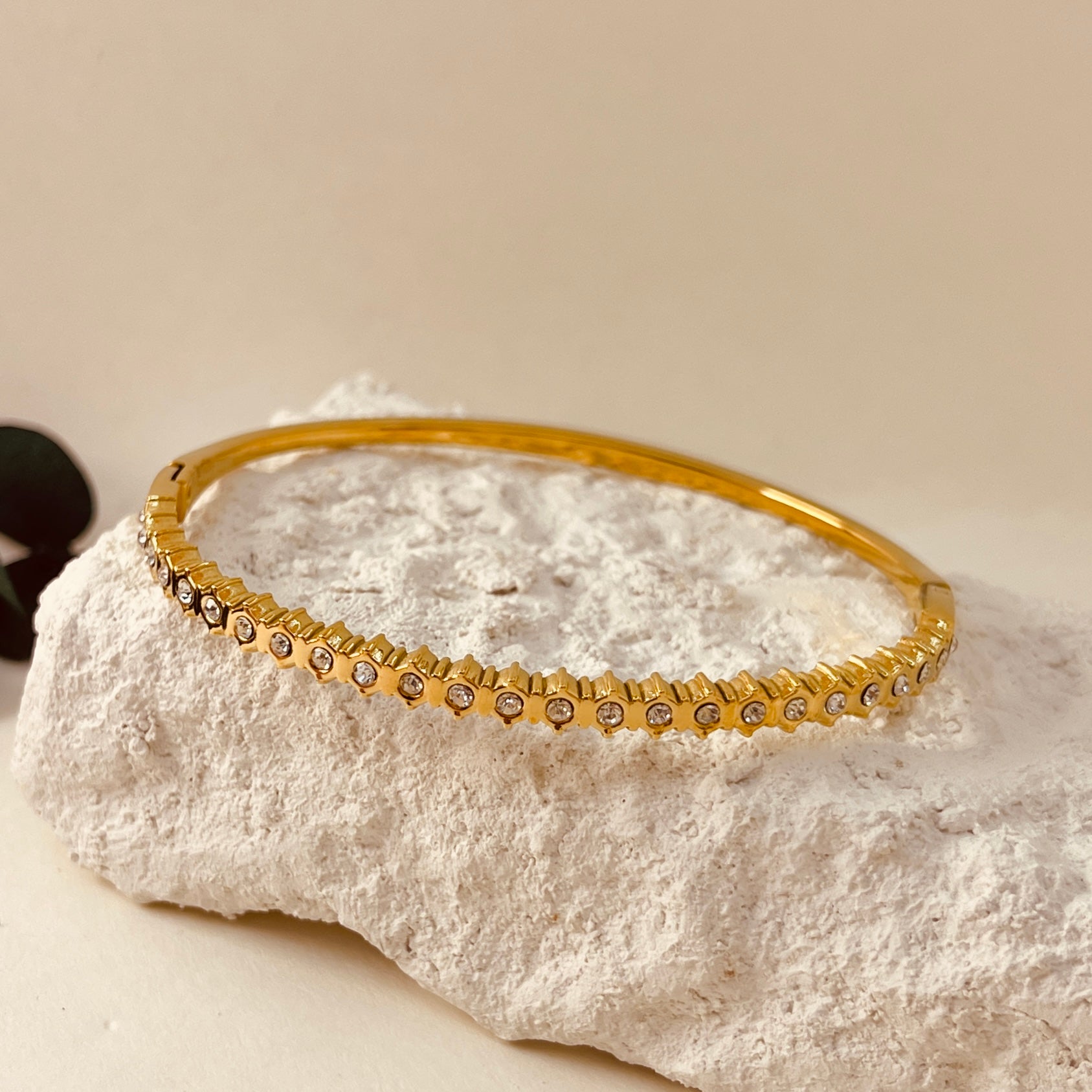 Zirconium Handcuff