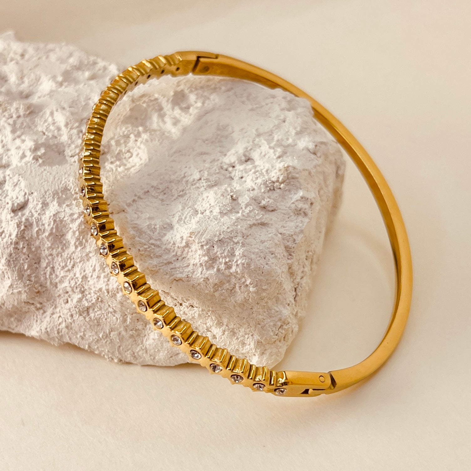 Zirconium Handcuff