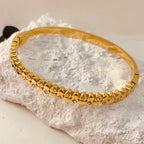 Curved Handcuff