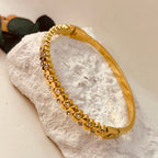 Curved Handcuff