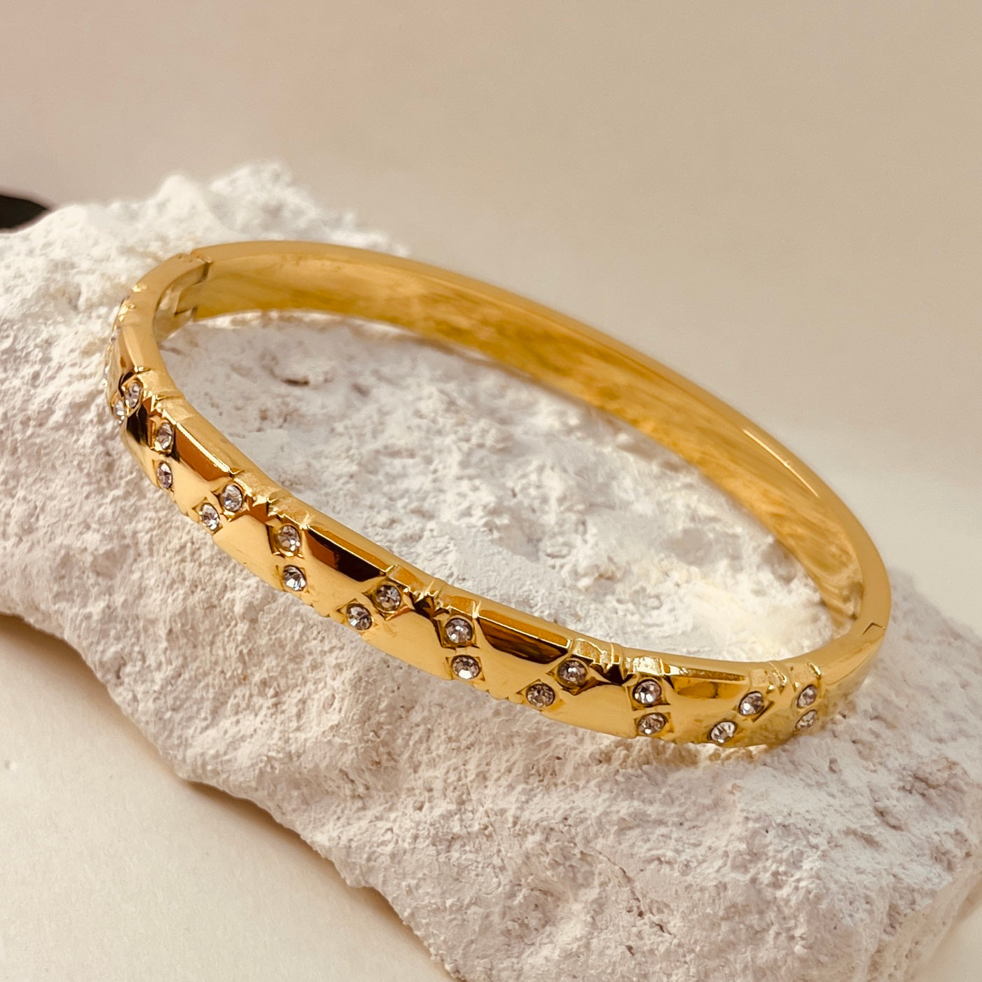 Zirconia sleek handcuff