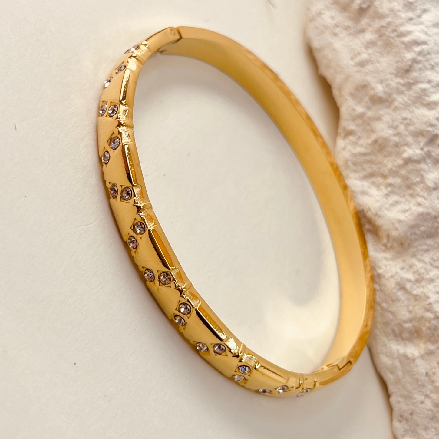 Zirconia sleek handcuff