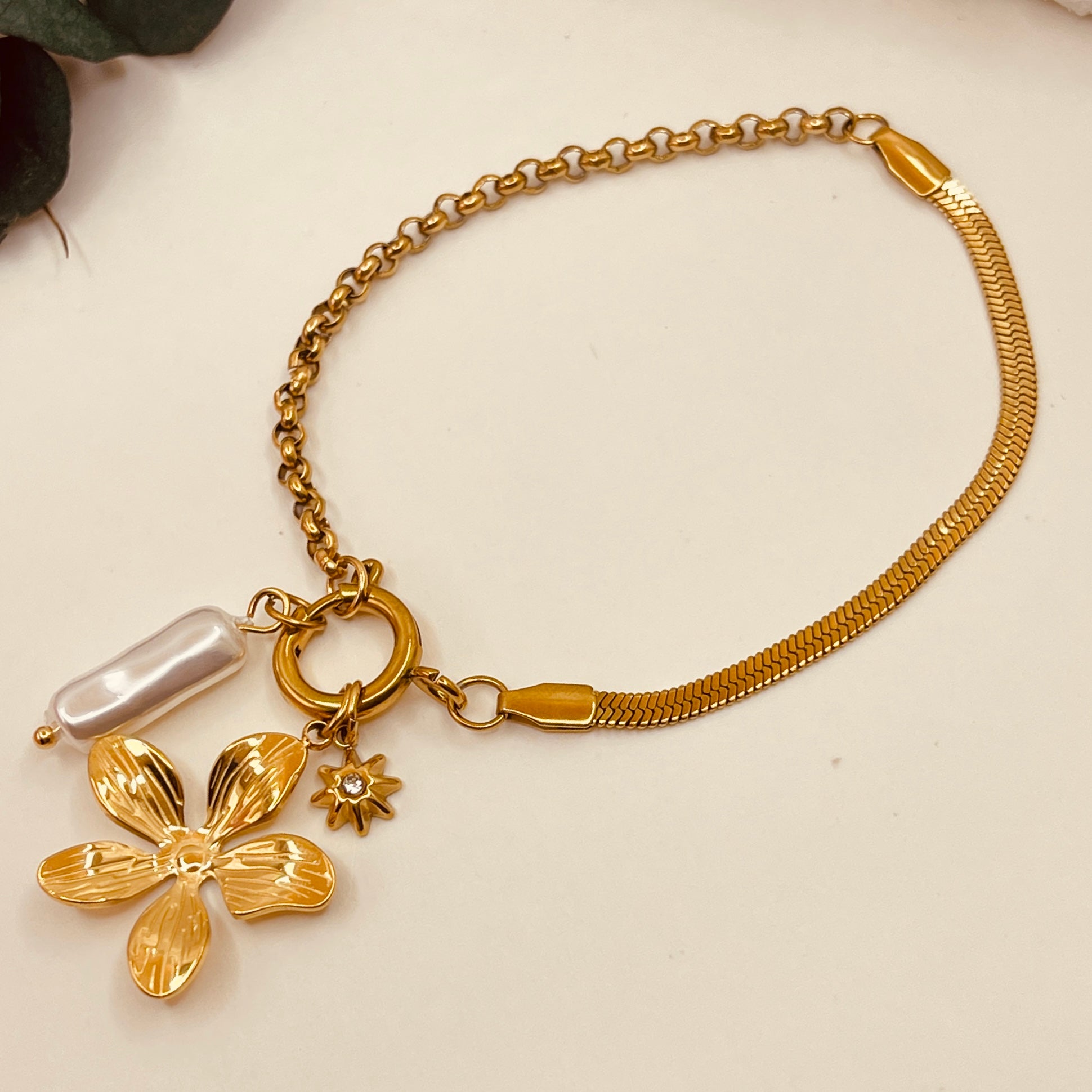 Flower Charm Pearl Bracelet