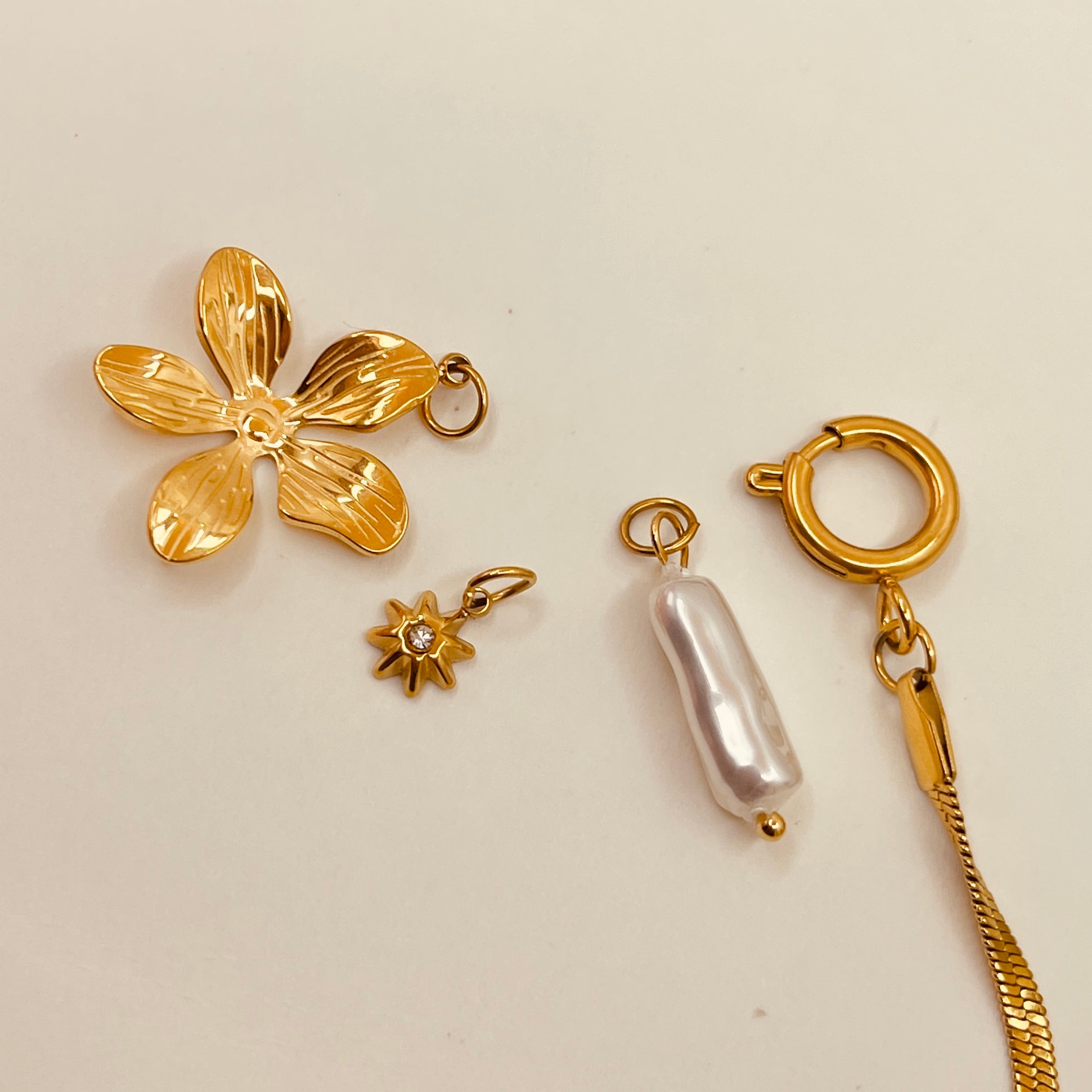 Flower Charm Pearl Bracelet