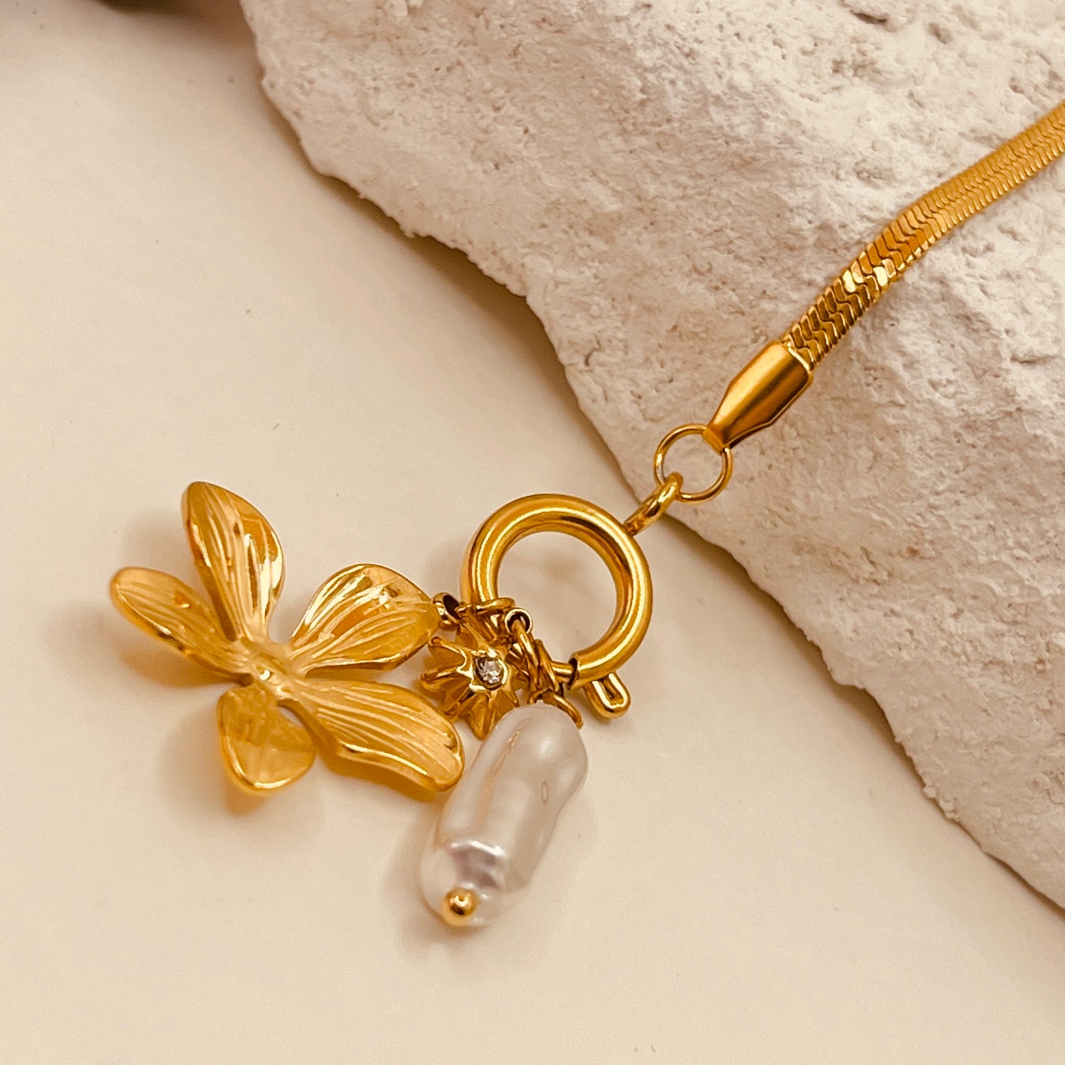 Flower Charm Pearl Bracelet