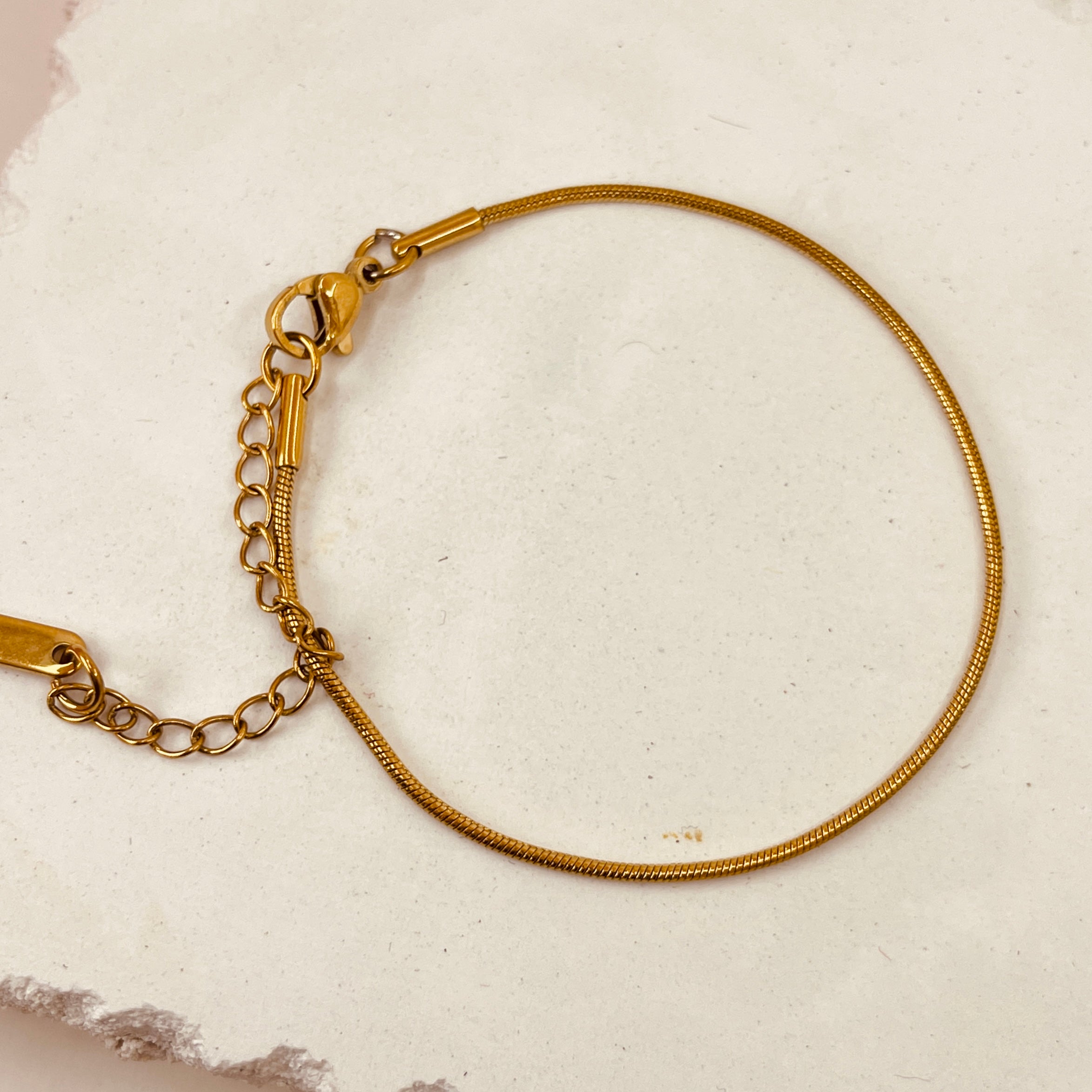 Lea Wire Bracelet 18K Gold Plated